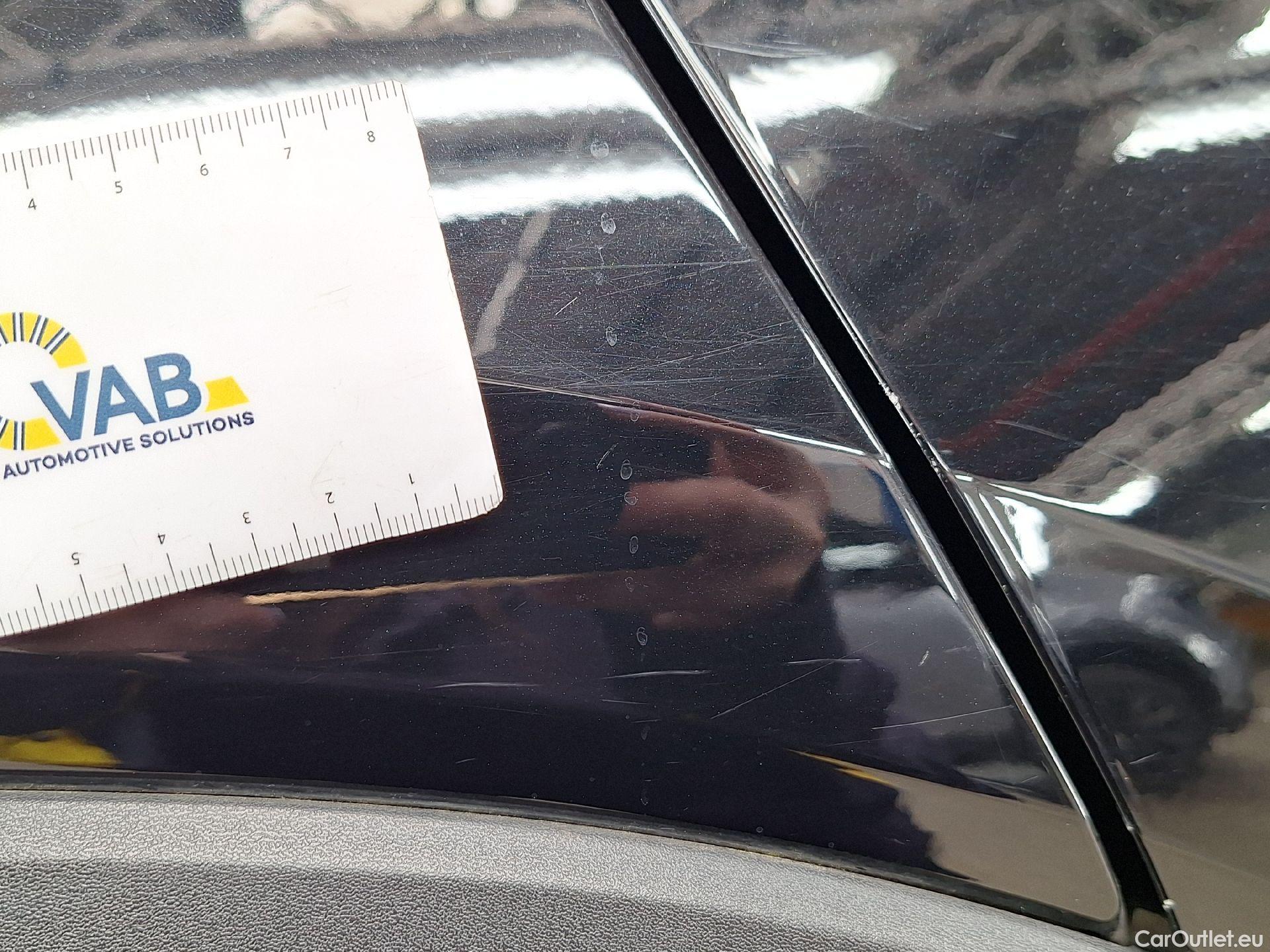  Volvo  XC 40 Volvo, XC40 '17, Volvo XC40 T2 Momentum Core 5d #36