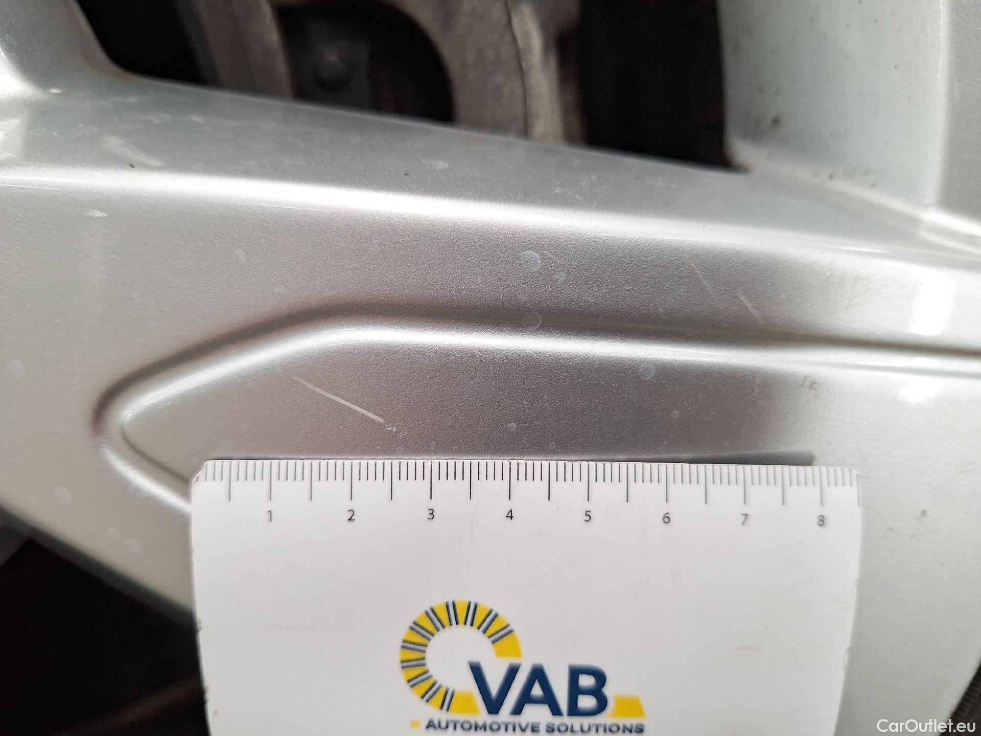  Volvo  XC 40 Volvo, XC40 '17, Volvo XC40 T2 Momentum Core 5d #53