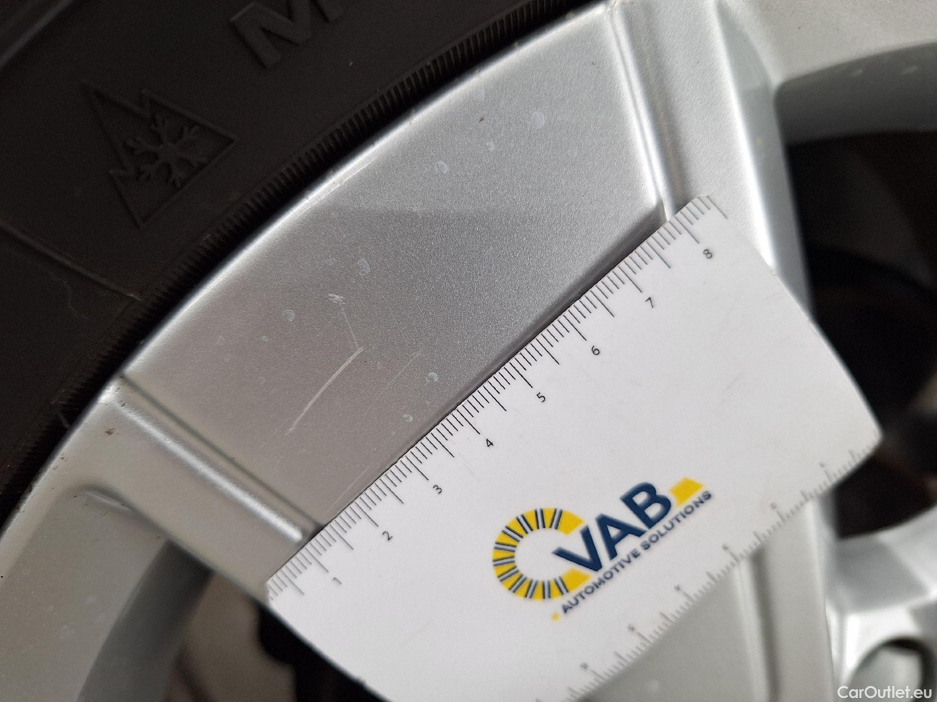  Volvo  XC 40 Volvo, XC40 '17, Volvo XC40 T2 Momentum Core 5d #52