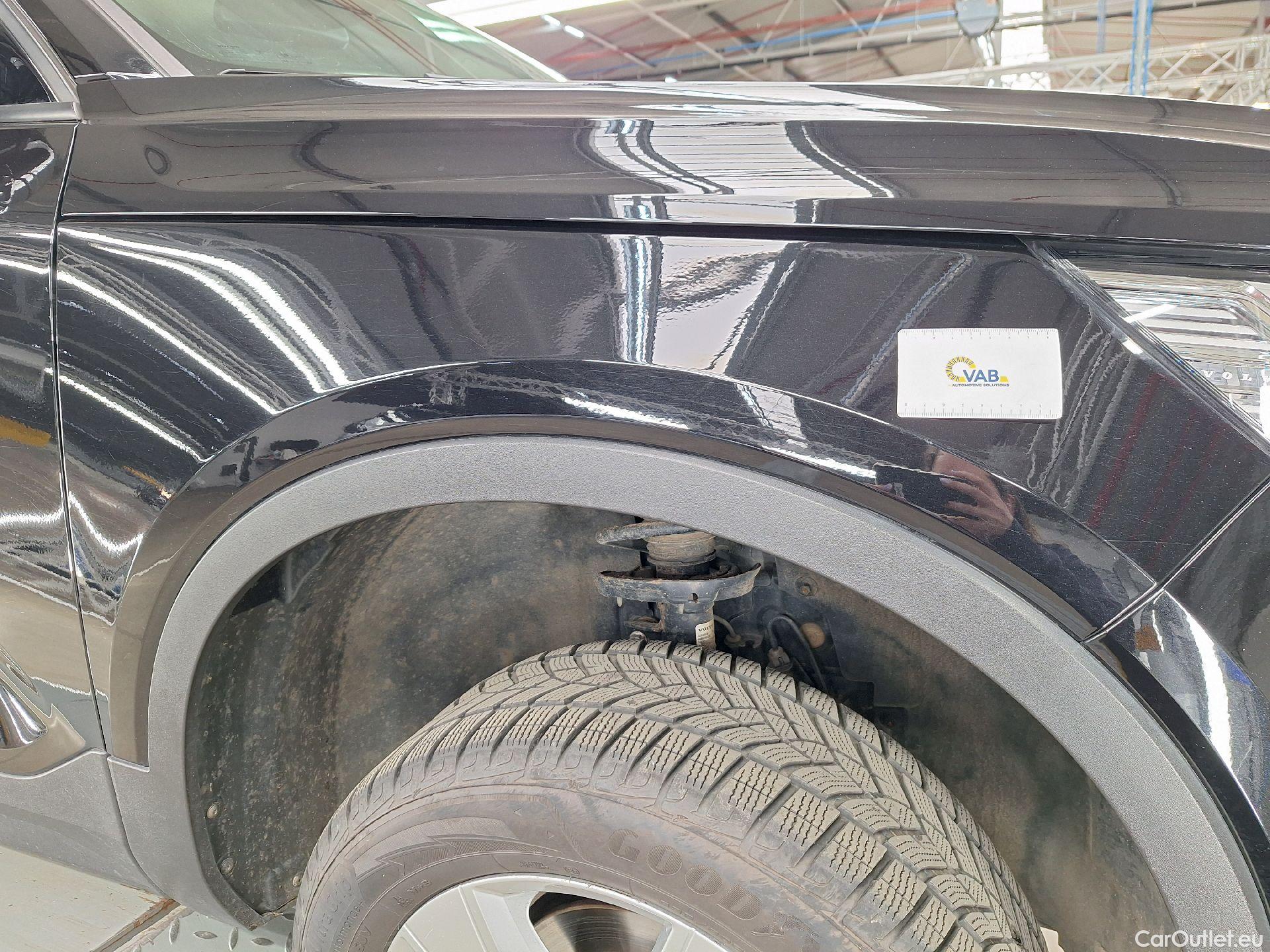  Volvo  XC 40 Volvo, XC40 '17, Volvo XC40 T2 Momentum Core 5d #48