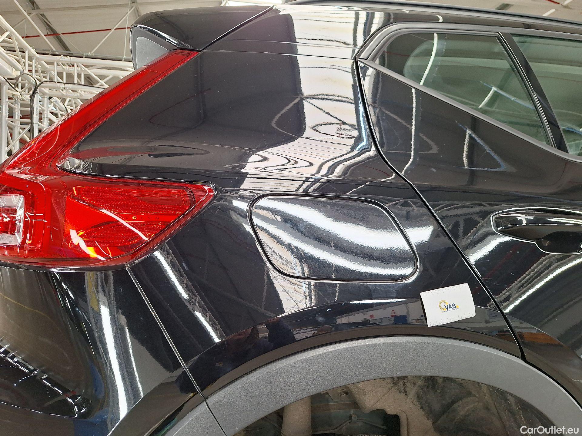  Volvo  XC 40 Volvo, XC40 '17, Volvo XC40 T2 Momentum Core 5d #35