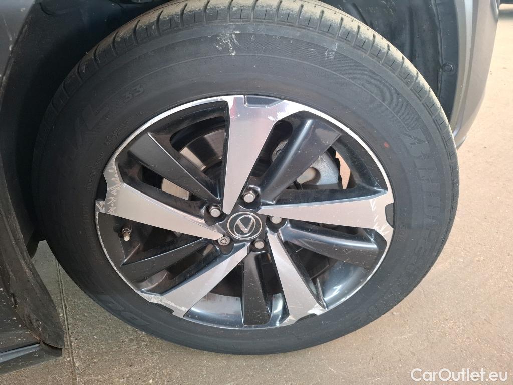  Lexus  NX LEXUS  / 2017 / 5P / SUV 300H 4WD Executive Innovation #19