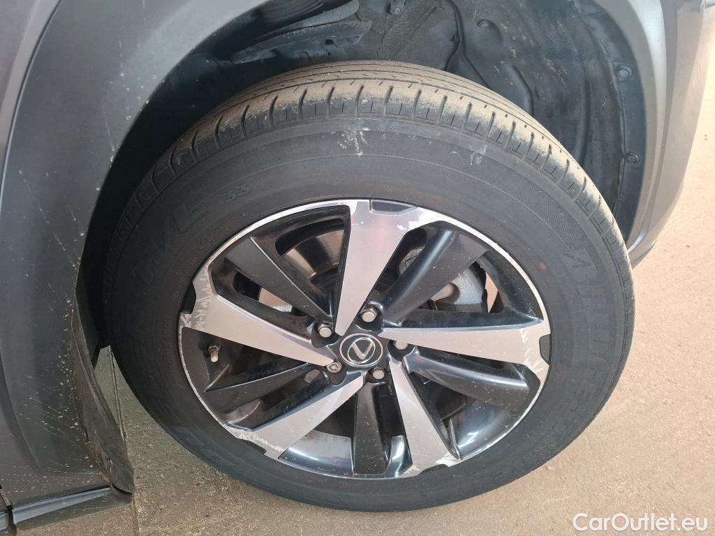  Lexus  NX LEXUS  / 2017 / 5P / SUV 300H 4WD Executive Innovation #33