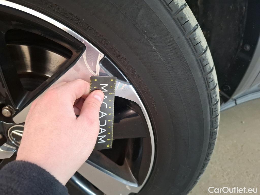  Lexus  NX LEXUS  / 2017 / 5P / SUV 300H 4WD Executive Innovation #26