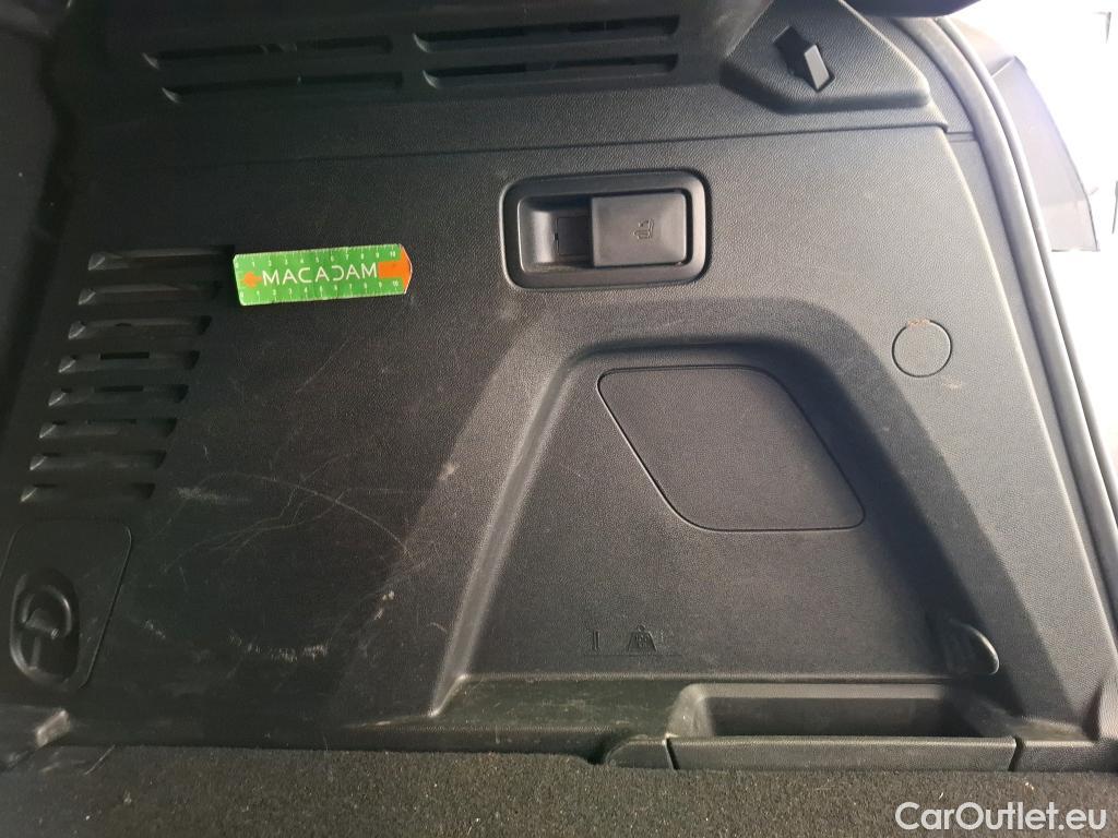  Peugeot  3008  Allure 1.5 HDi 130CV BVA8 E6d #46