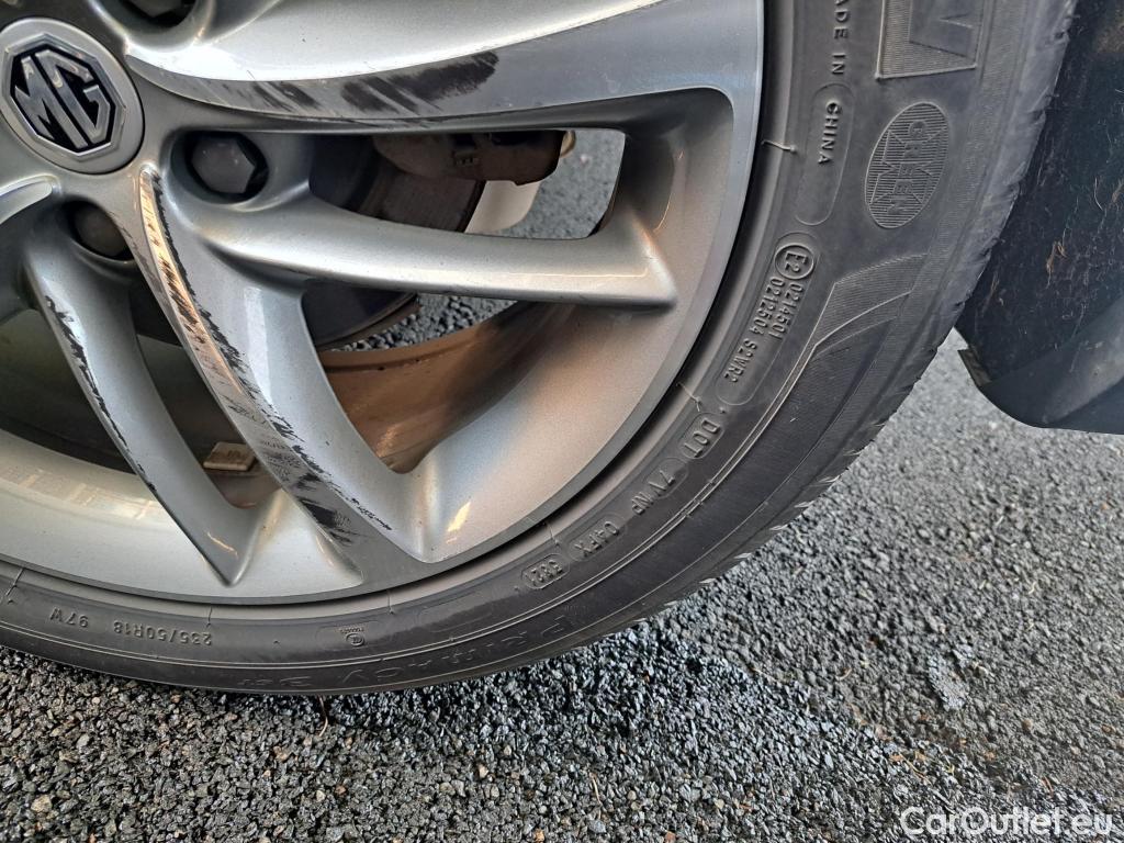  MG  EHS MG  / 2021 / 5P / SUV 1.5T GDI PHEV Luxury Auto #20