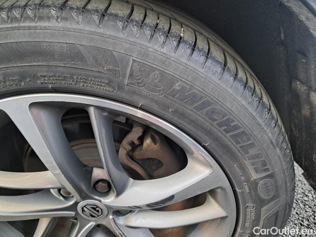  MG  EHS MG  / 2021 / 5P / SUV 1.5T GDI PHEV Luxury Auto #36