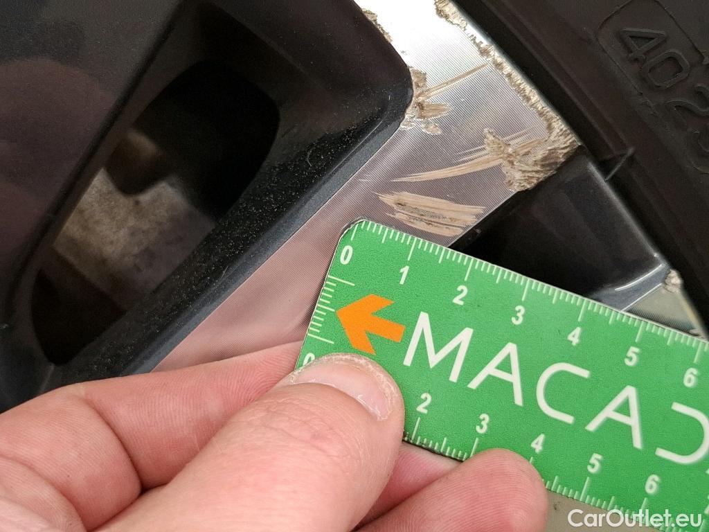  Peugeot  3008  Allure 1.5 HDi 130CV BVA8 E6d #40