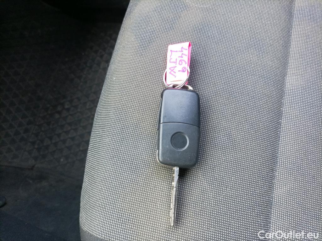  Volkswagen  Caddy VOLKSWAGEN  / 2015 / 4P / furgón derivado de turismo Profesional Furgón 2.0 TDI 75kW BMT (CX) #7