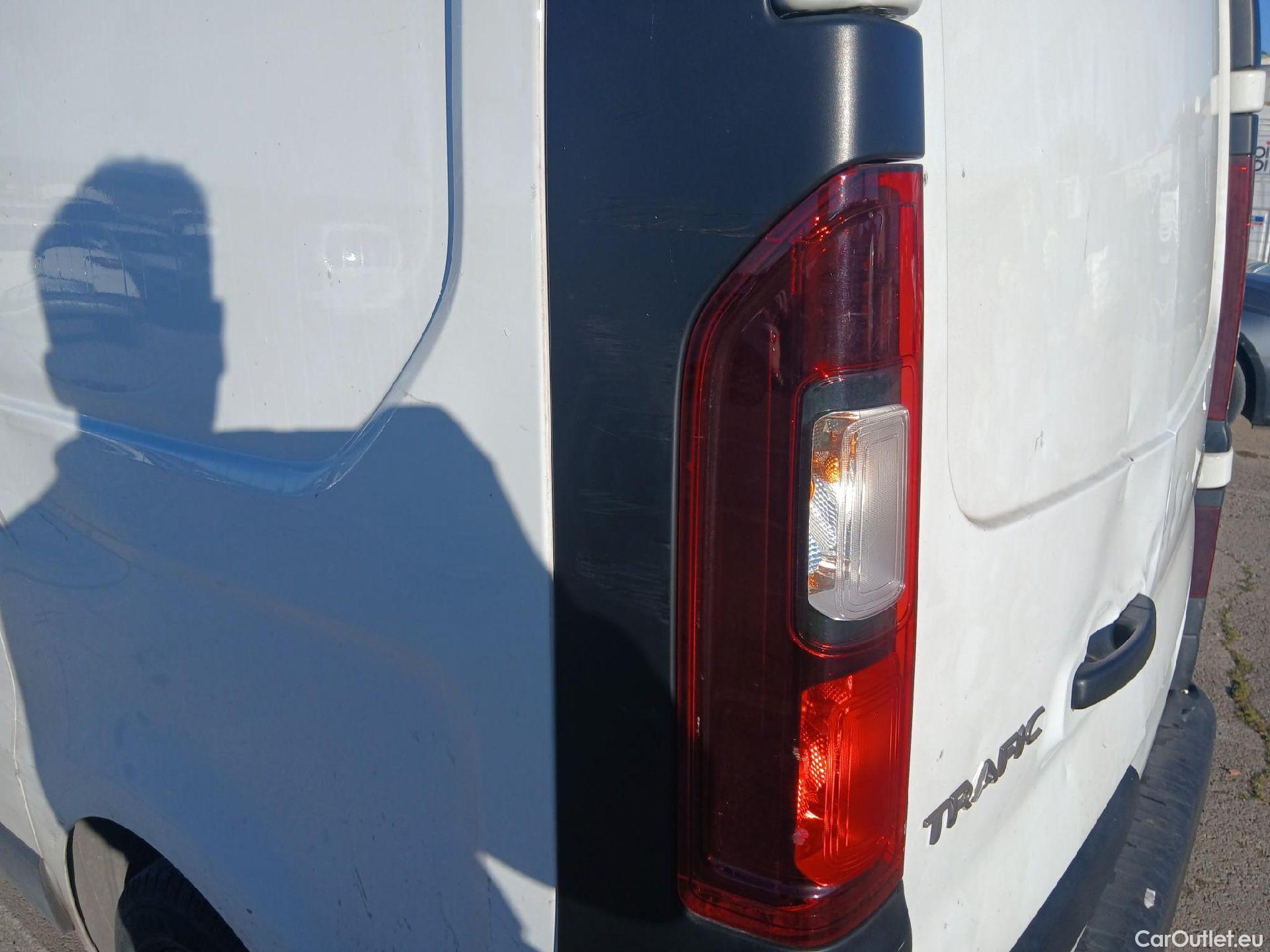  Renault  Trafic RENAULT  / 2019 / 4P / furgón Furgón 27 L1H1 Energy BluedCi 88 kW (AC) #27