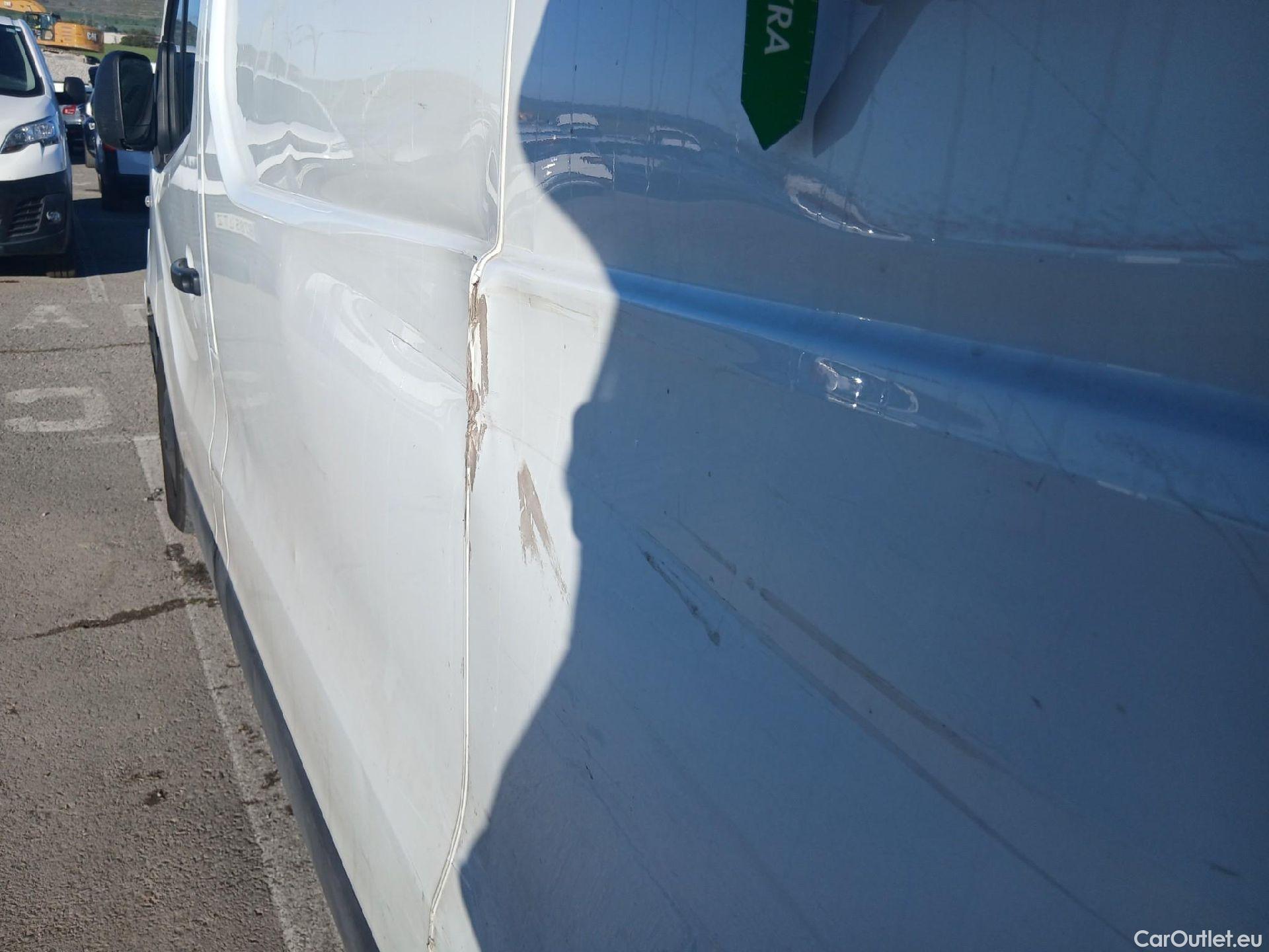  Renault  Trafic RENAULT  / 2019 / 4P / furgón Furgón 27 L1H1 Energy BluedCi 88 kW (AC) #20