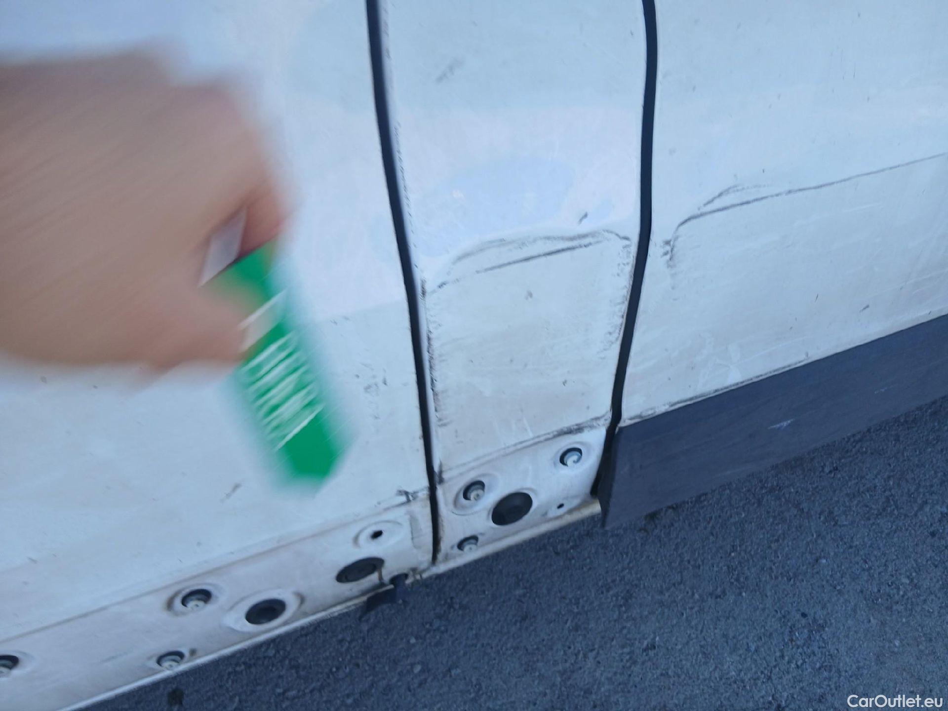  Renault  Trafic RENAULT  / 2019 / 4P / furgón Furgón 27 L1H1 Energy BluedCi 88 kW (AC) #48