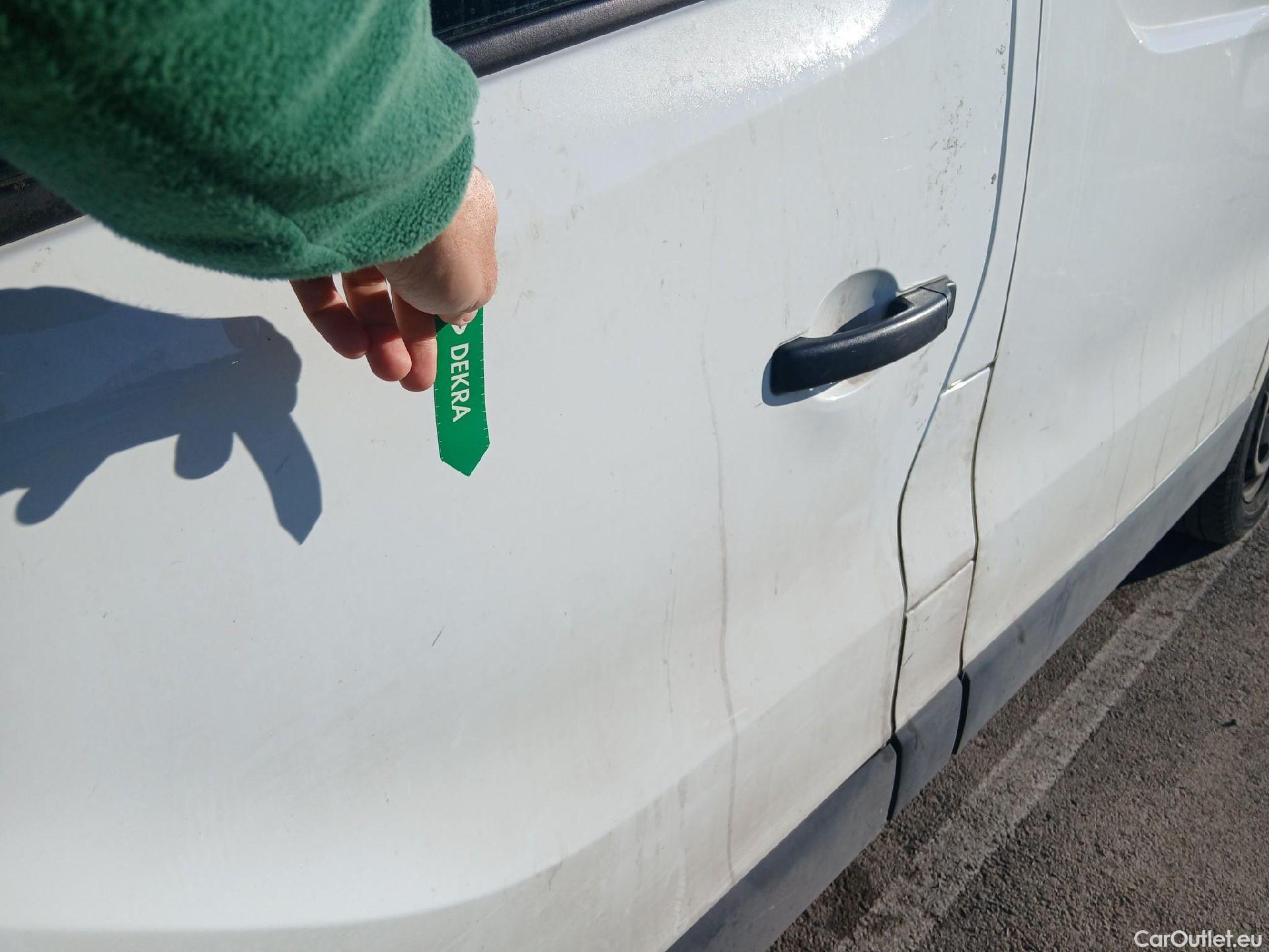  Renault  Trafic RENAULT  / 2019 / 4P / furgón Furgón 27 L1H1 Energy BluedCi 88 kW (AC) #16