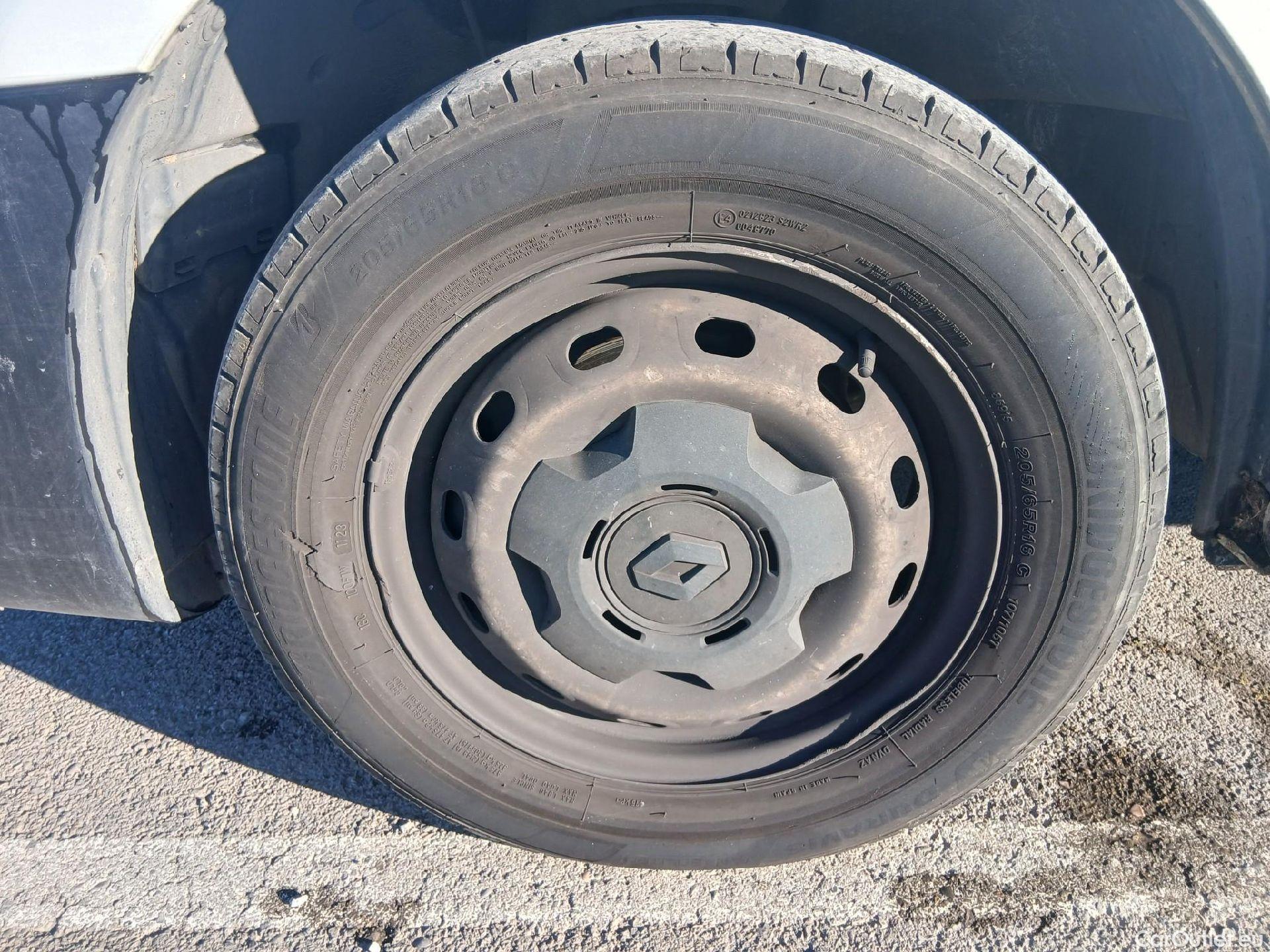  Renault  Trafic RENAULT  / 2019 / 4P / furgón Furgón 27 L1H1 Energy BluedCi 88 kW (AC) #12