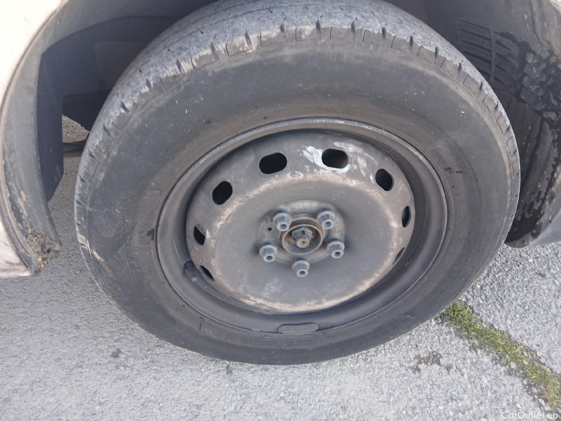  Renault  Trafic RENAULT  / 2019 / 4P / furgón Furgón 27 L1H1 Energy BluedCi 88 kW (AC) #55