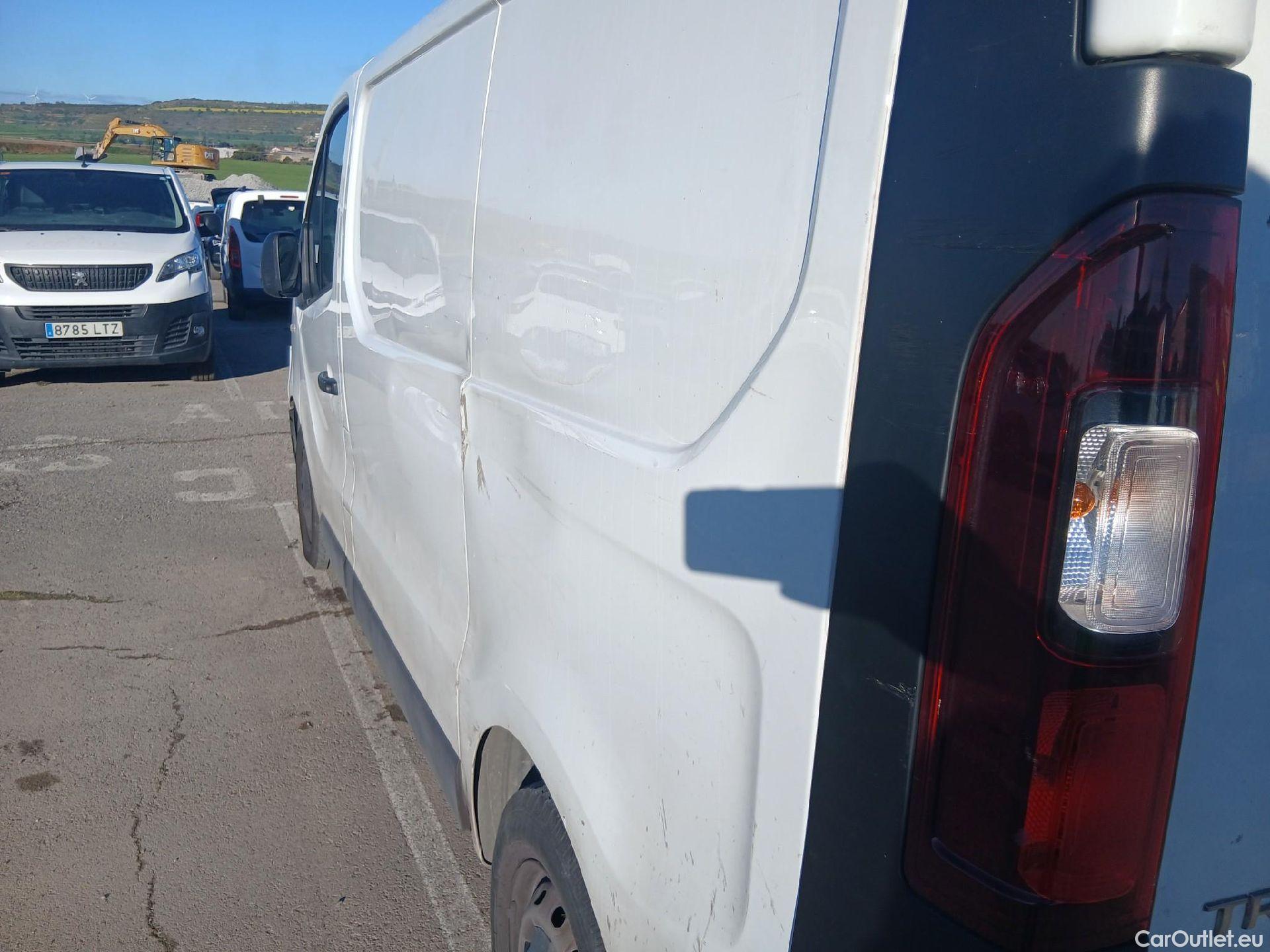  Renault  Trafic RENAULT  / 2019 / 4P / furgón Furgón 27 L1H1 Energy BluedCi 88 kW (AC) #19