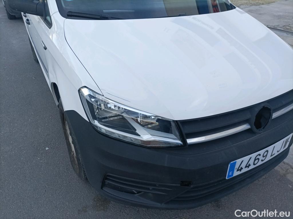  Volkswagen  Caddy VOLKSWAGEN  / 2015 / 4P / furgón derivado de turismo Profesional Furgón 2.0 TDI 75kW BMT (CX) #24
