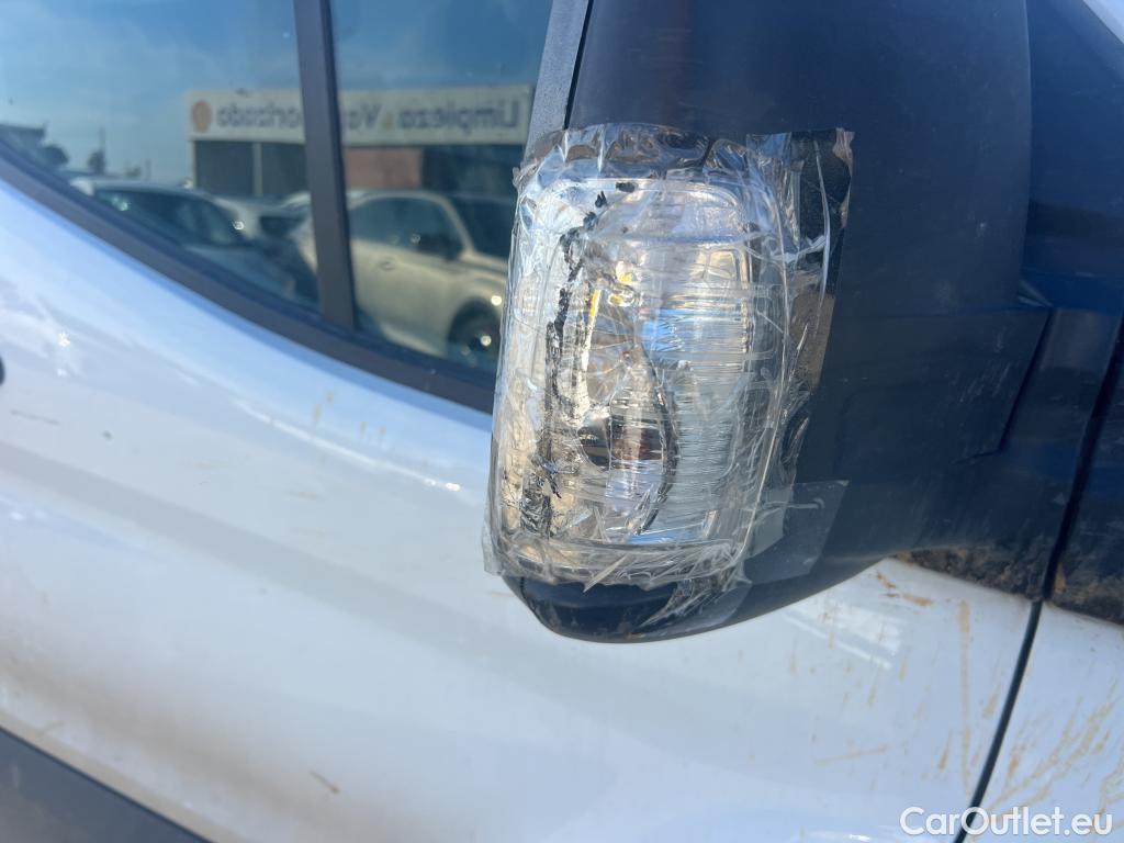  Ford  Transit FORD  / 2013 / 4P / furgón 350 96kW L3H2 Van Trend Delantera #32