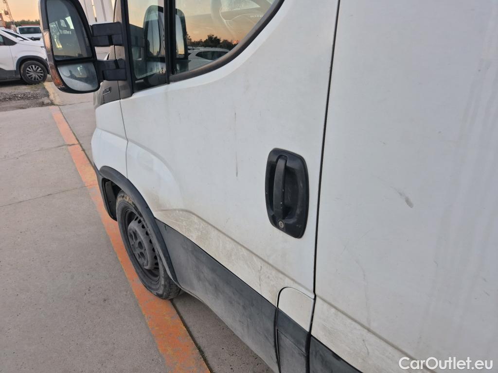  Iveco  Daily IVECO  / 2019 / 4P / combi 35S 14H V 4100/H2 16H M3 #26