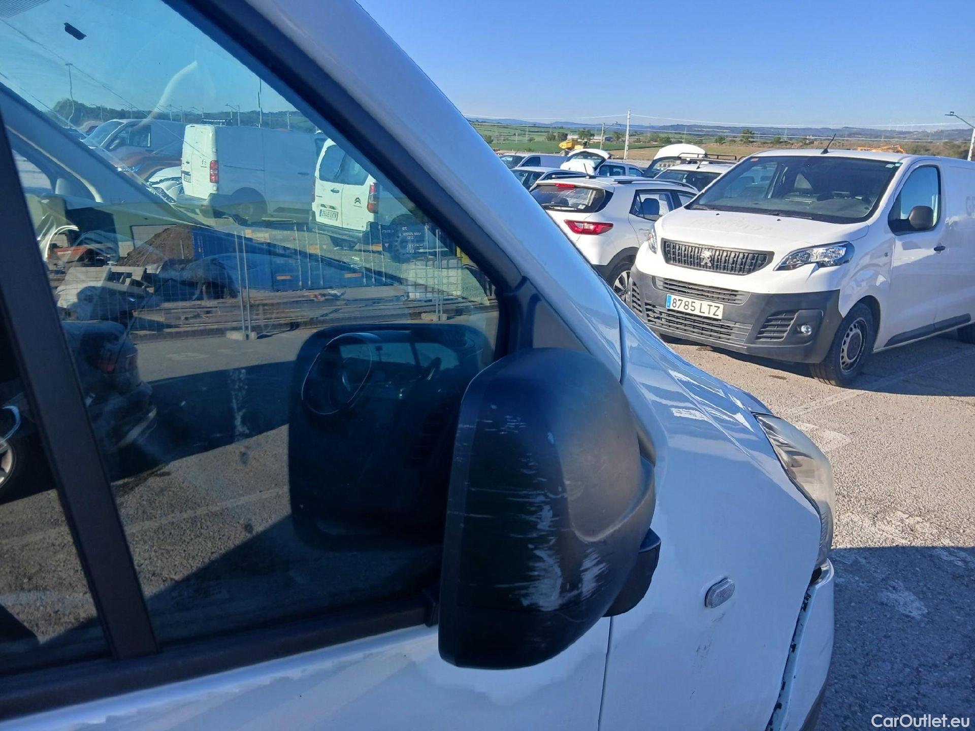  Renault  Trafic RENAULT  / 2019 / 4P / furgón Furgón 27 L1H1 Energy BluedCi 88 kW (AC) #52