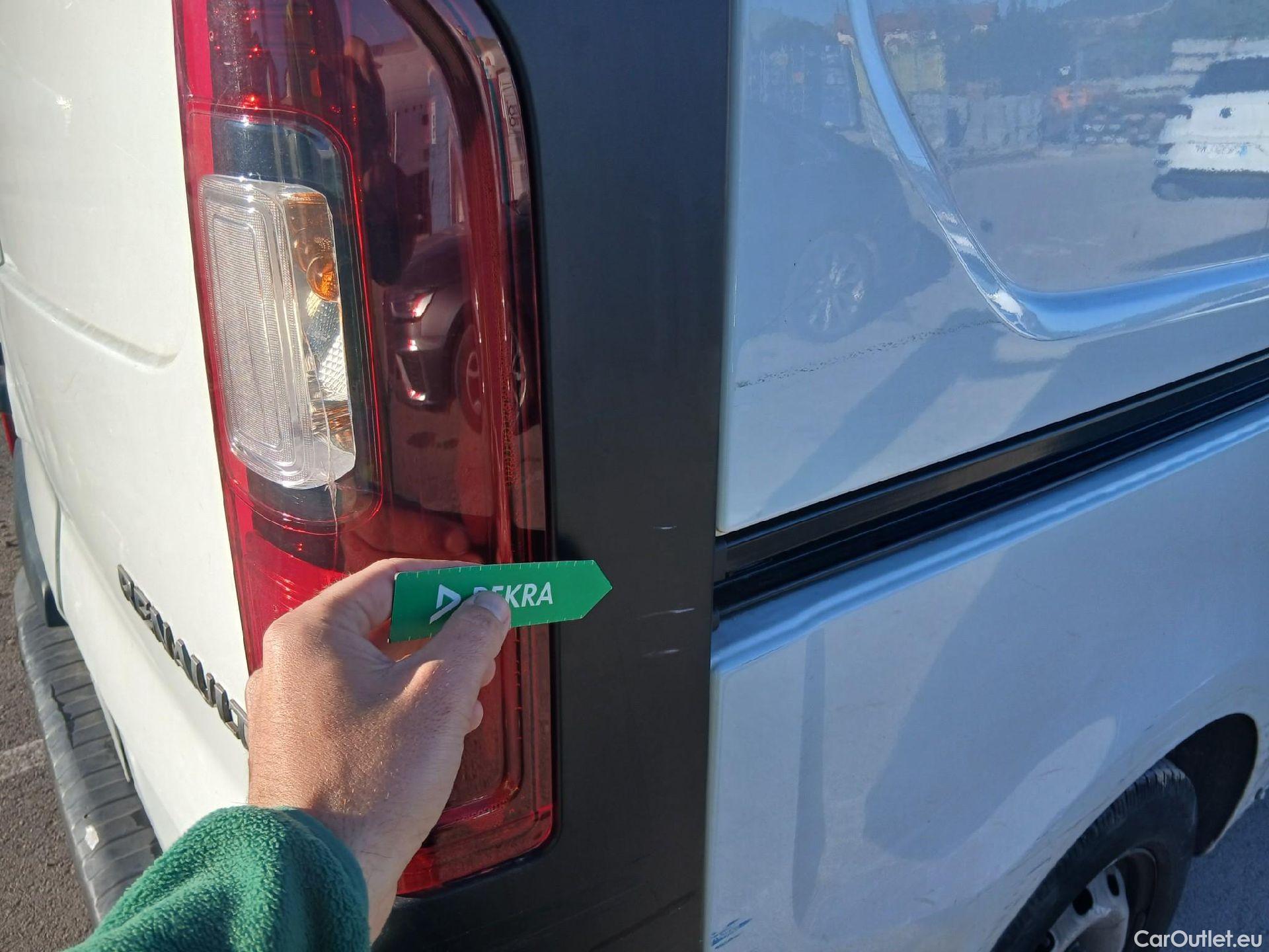  Renault  Trafic RENAULT  / 2019 / 4P / furgón Furgón 27 L1H1 Energy BluedCi 88 kW (AC) #38