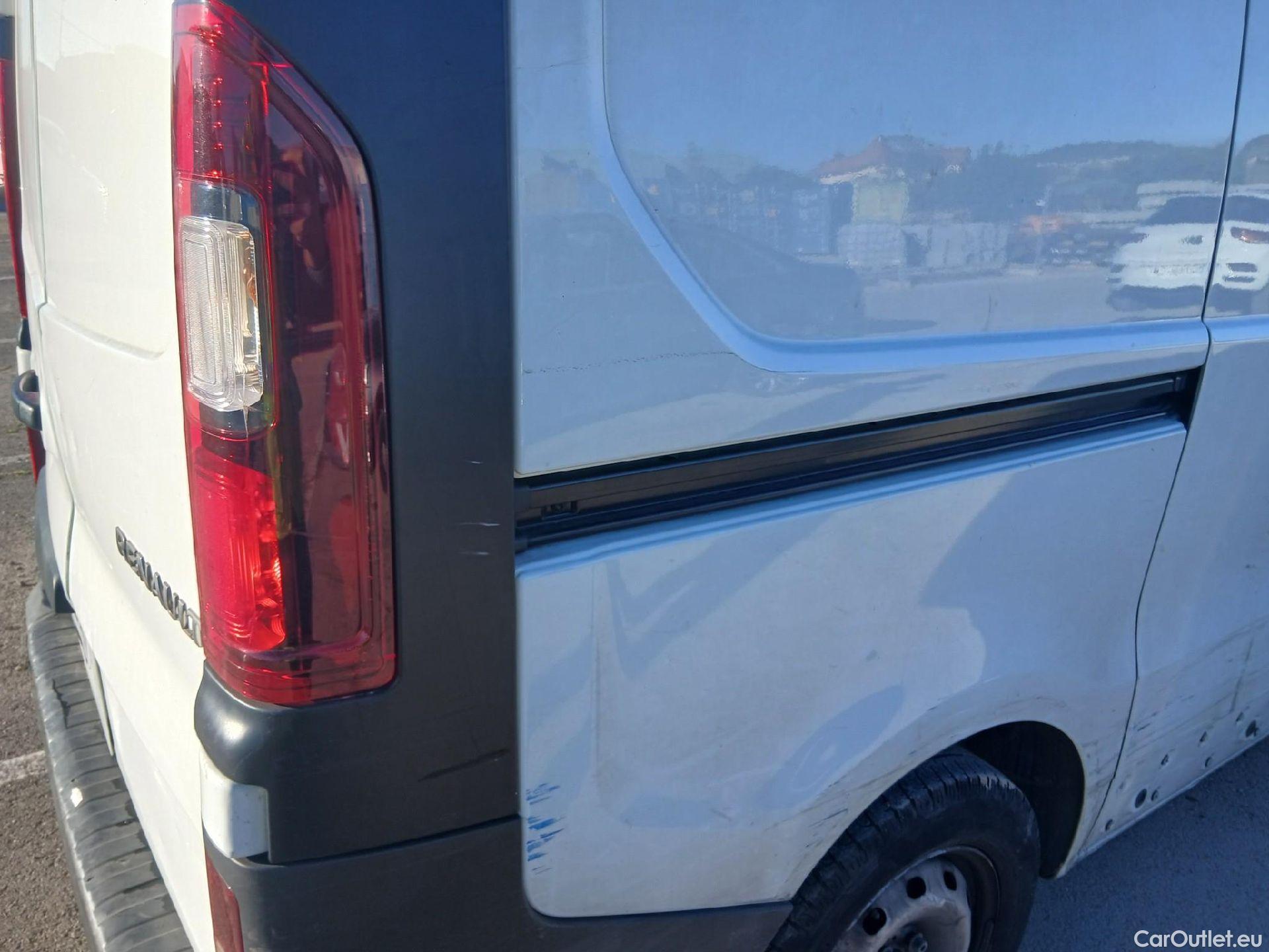  Renault  Trafic RENAULT  / 2019 / 4P / furgón Furgón 27 L1H1 Energy BluedCi 88 kW (AC) #35