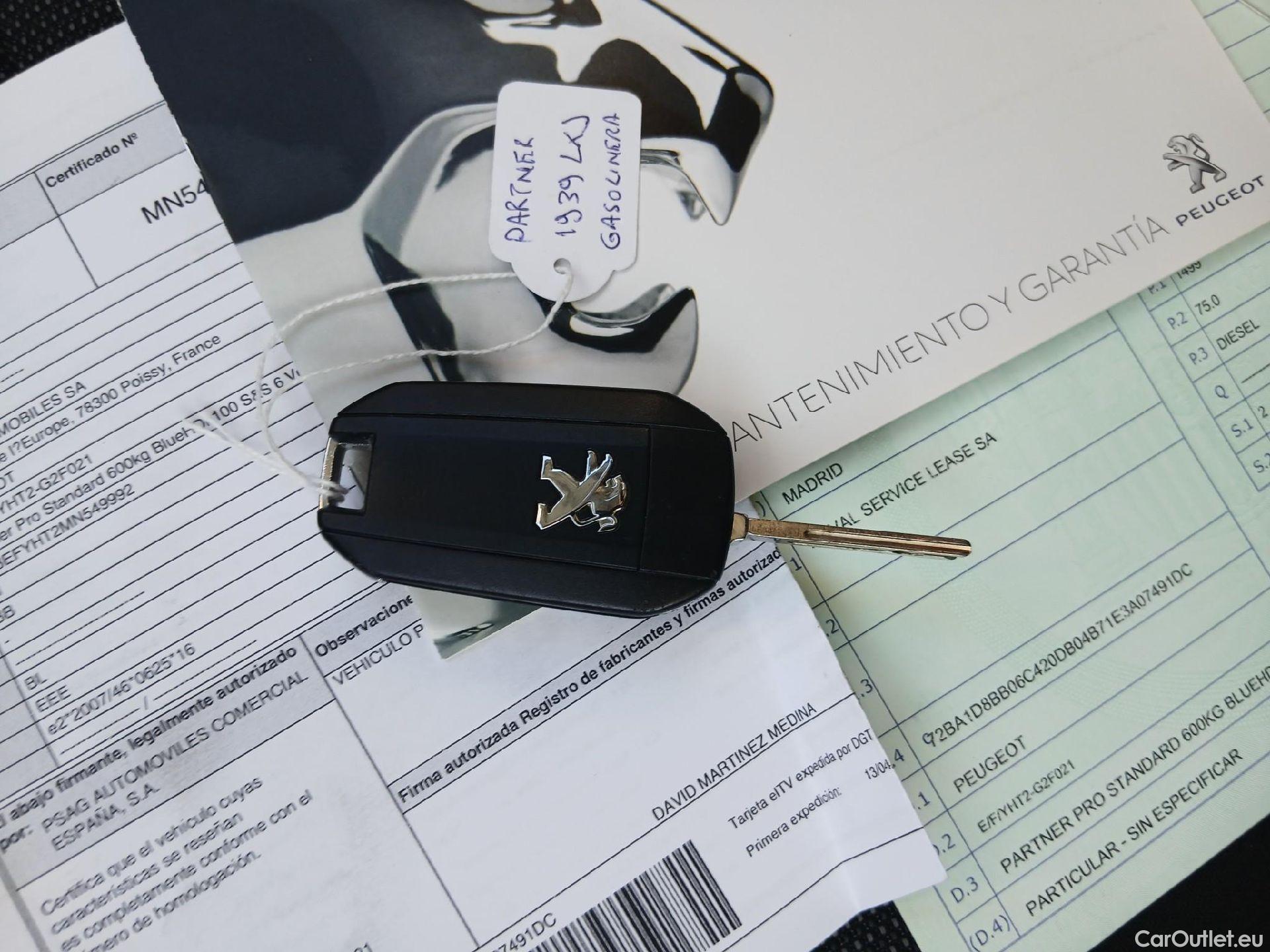  Peugeot  Partner PEUGEOT  / 2018 / 3P / furgón derivado de turismo Pro Standard 600kg BlueHDi 73kW #1