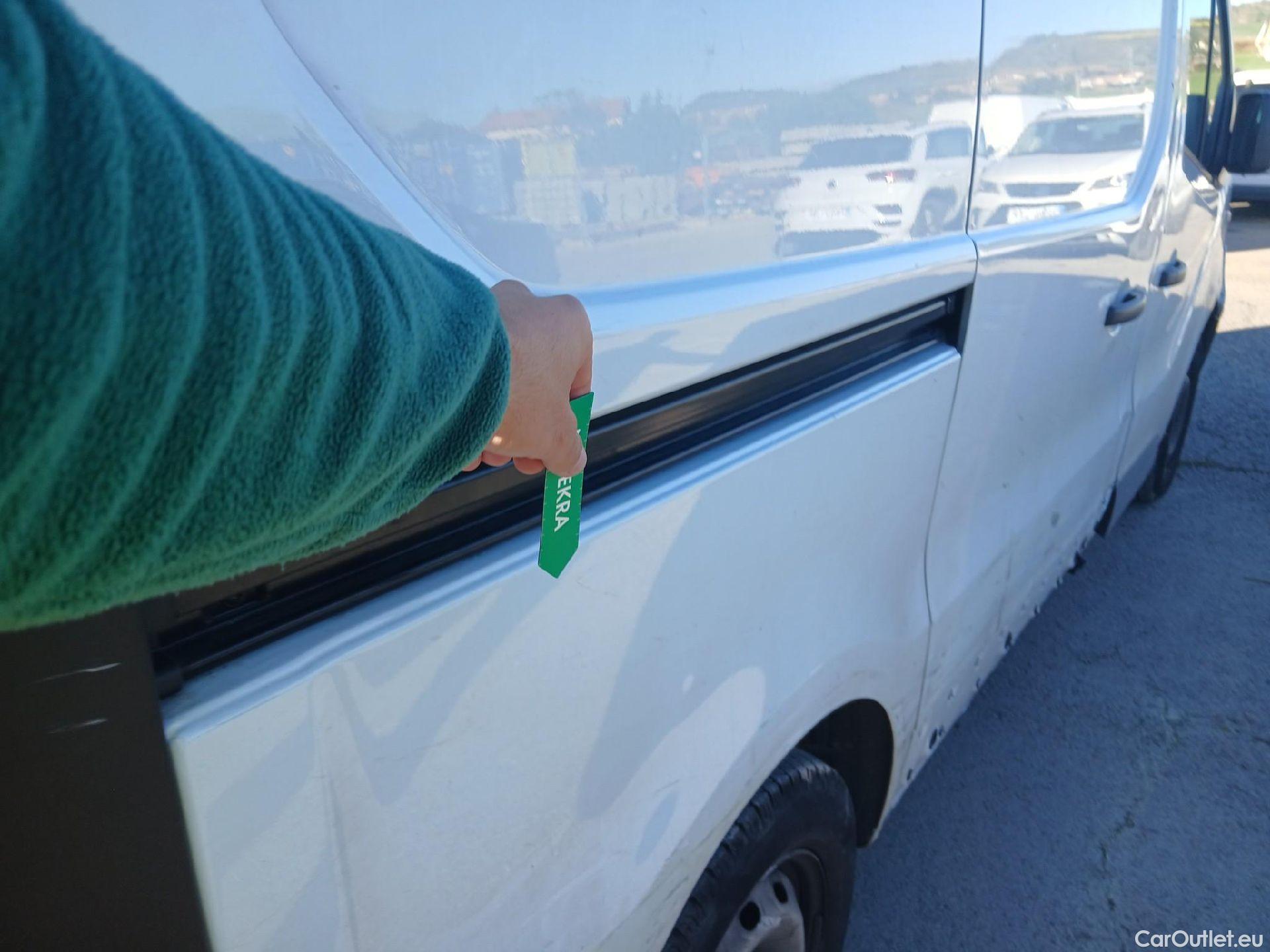  Renault  Trafic RENAULT  / 2019 / 4P / furgón Furgón 27 L1H1 Energy BluedCi 88 kW (AC) #36