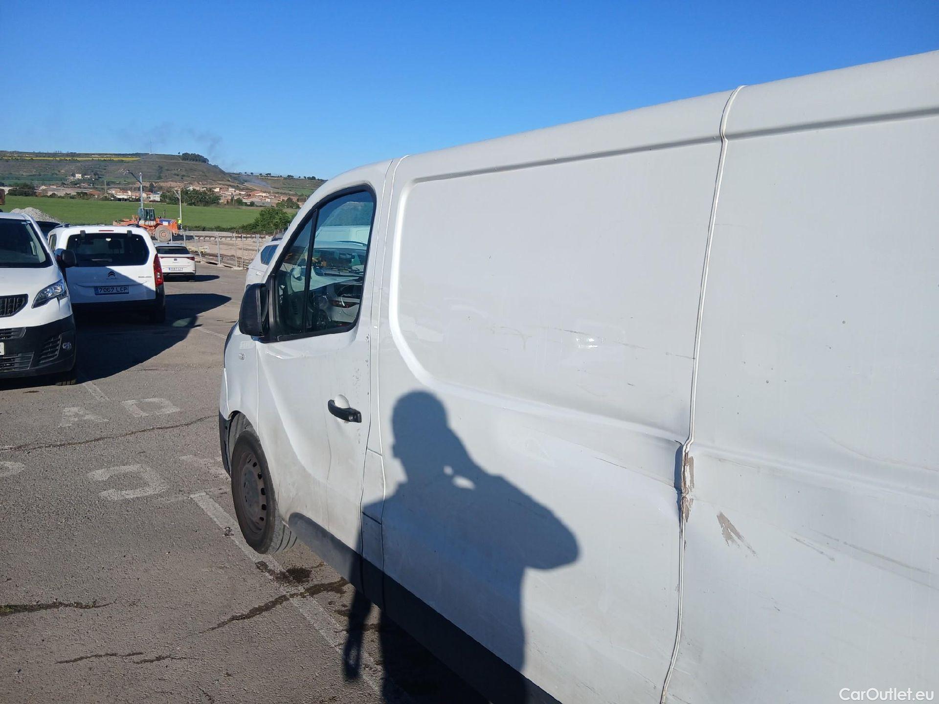  Renault  Trafic RENAULT  / 2019 / 4P / furgón Furgón 27 L1H1 Energy BluedCi 88 kW (AC) #18