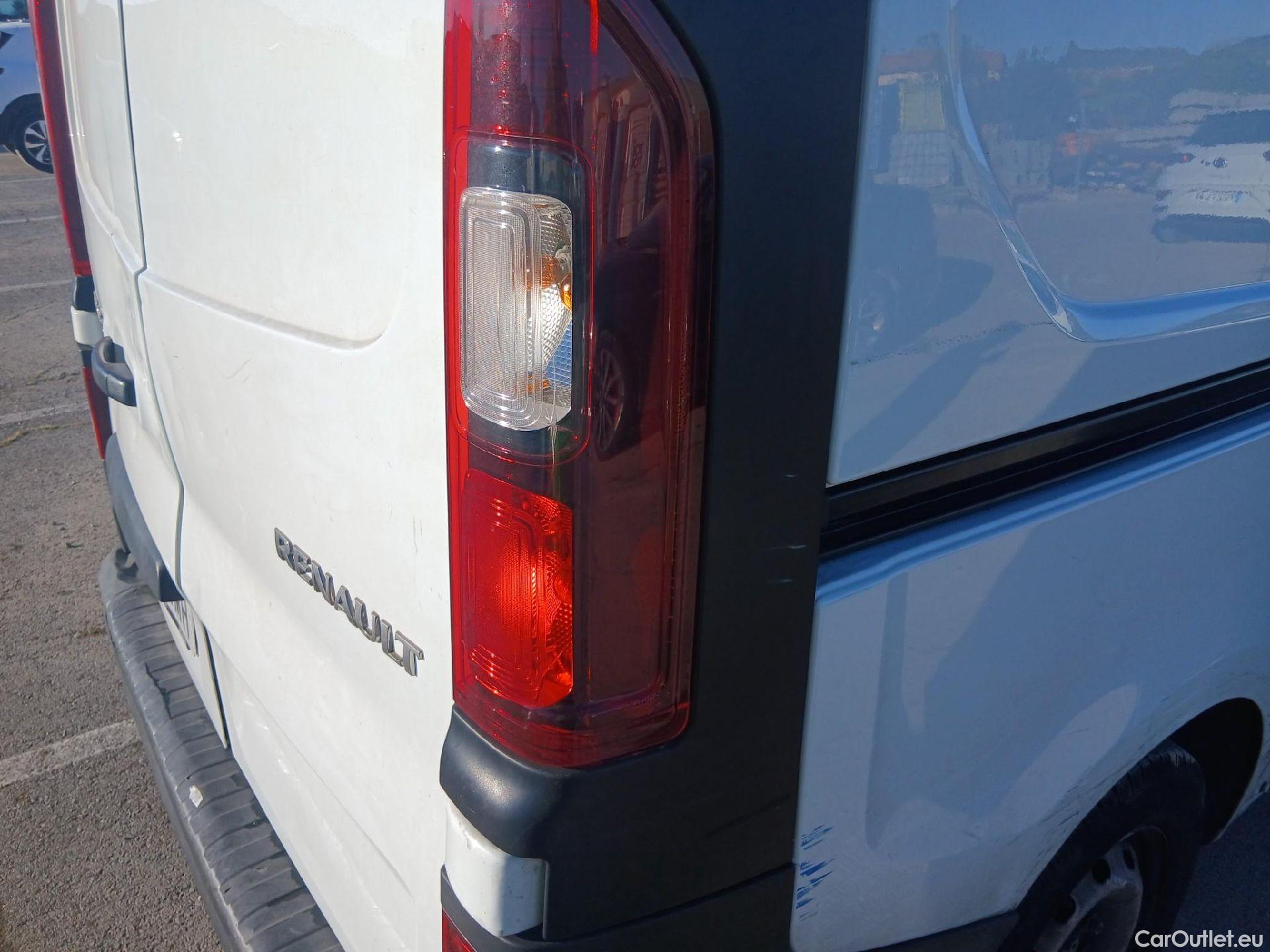  Renault  Trafic RENAULT  / 2019 / 4P / furgón Furgón 27 L1H1 Energy BluedCi 88 kW (AC) #37