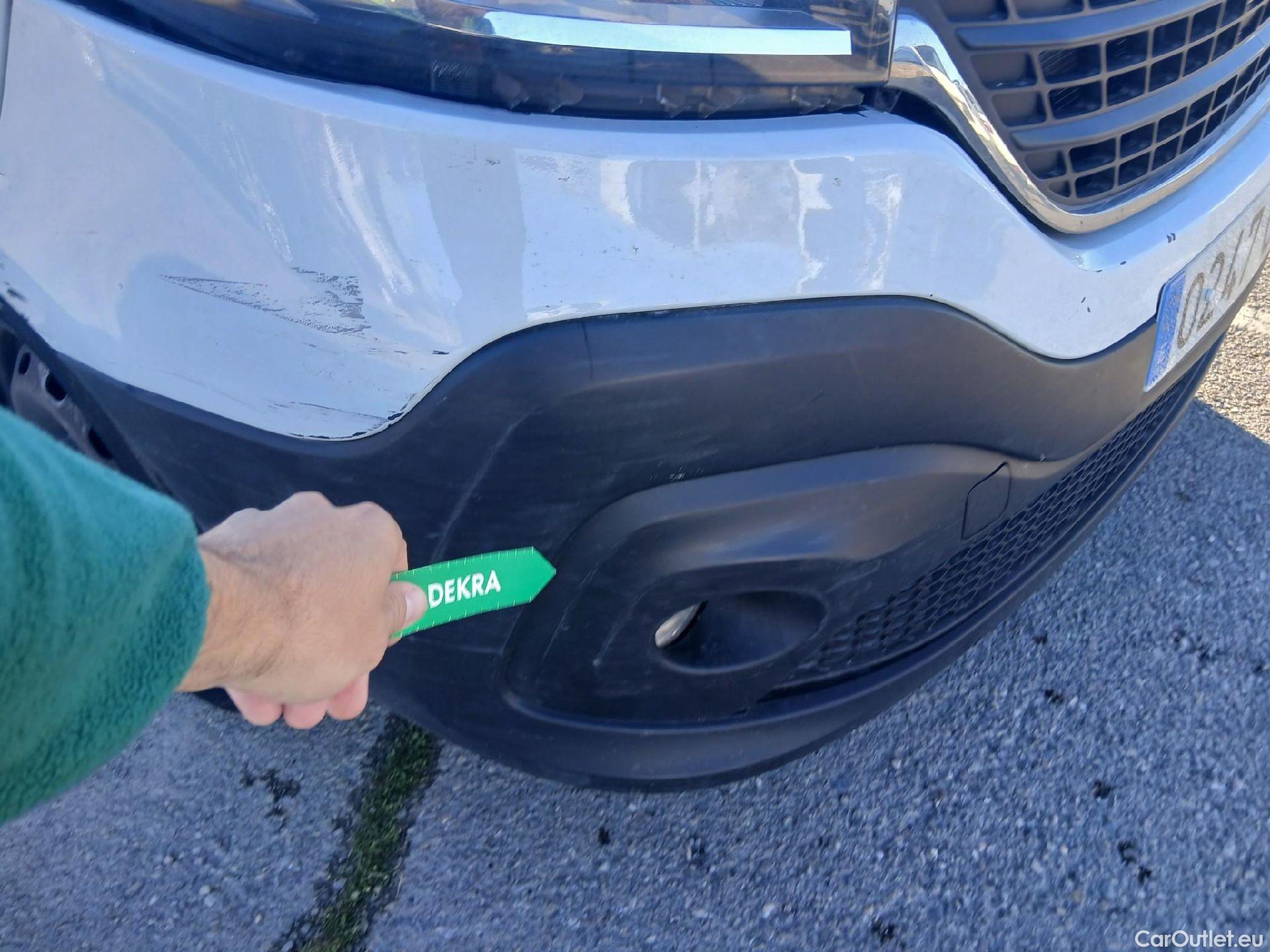  Renault  Trafic RENAULT  / 2019 / 4P / furgón Furgón 27 L1H1 Energy BluedCi 88 kW (AC) #6