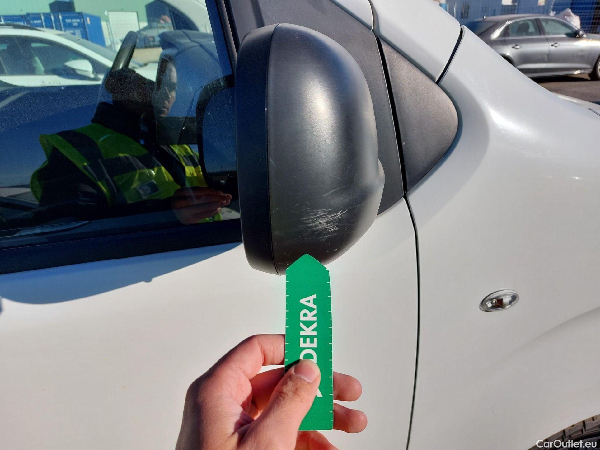  Peugeot  Expert PEUGEOT  / 2016 / 4P / furgón Furgón Premium 1.5 BlueHDi 100 Standard (AC) #19