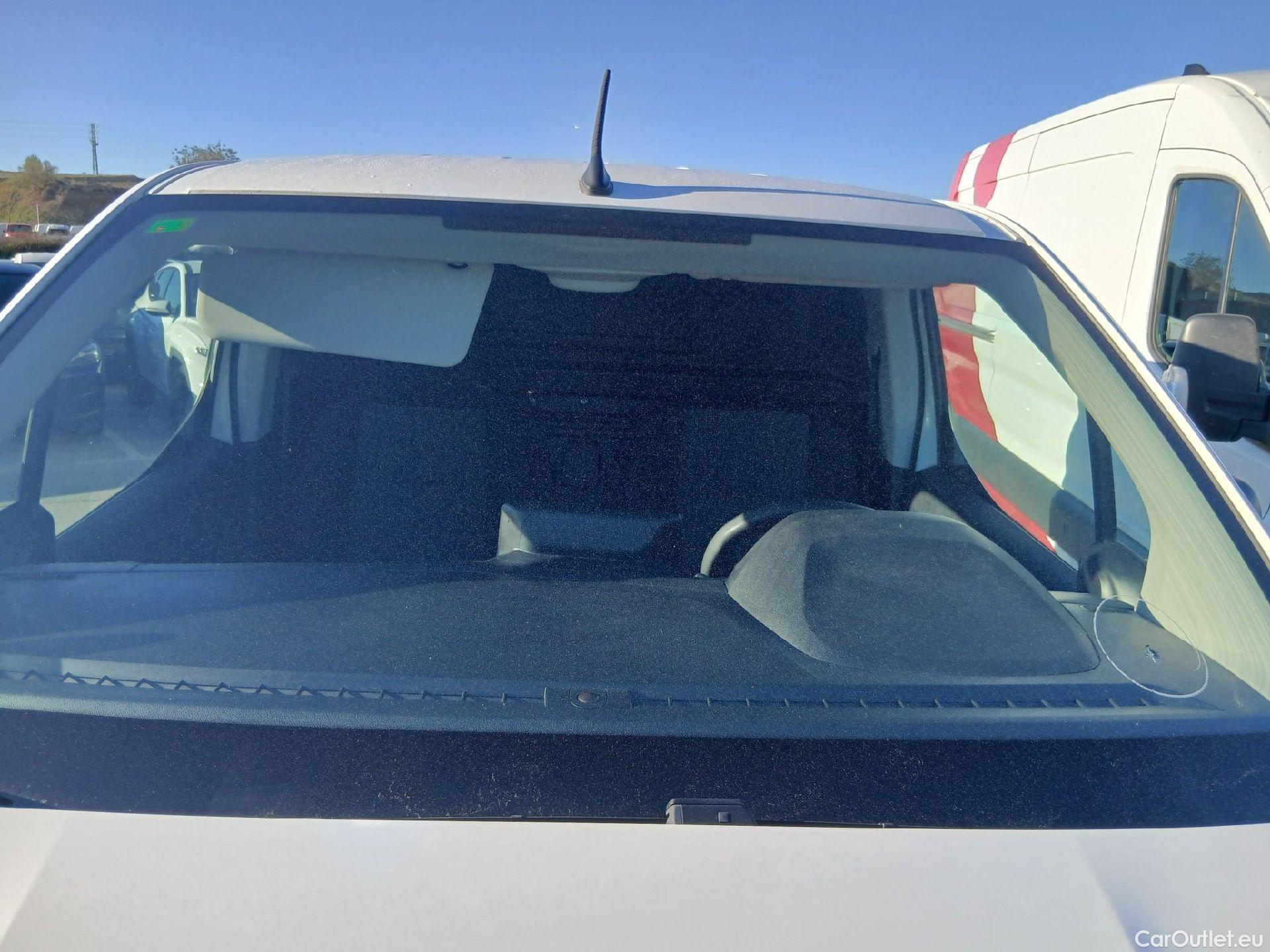  Peugeot  Partner PEUGEOT  / 2018 / 3P / furgón derivado de turismo Pro Standard 600kg BlueHDi 73kW #2