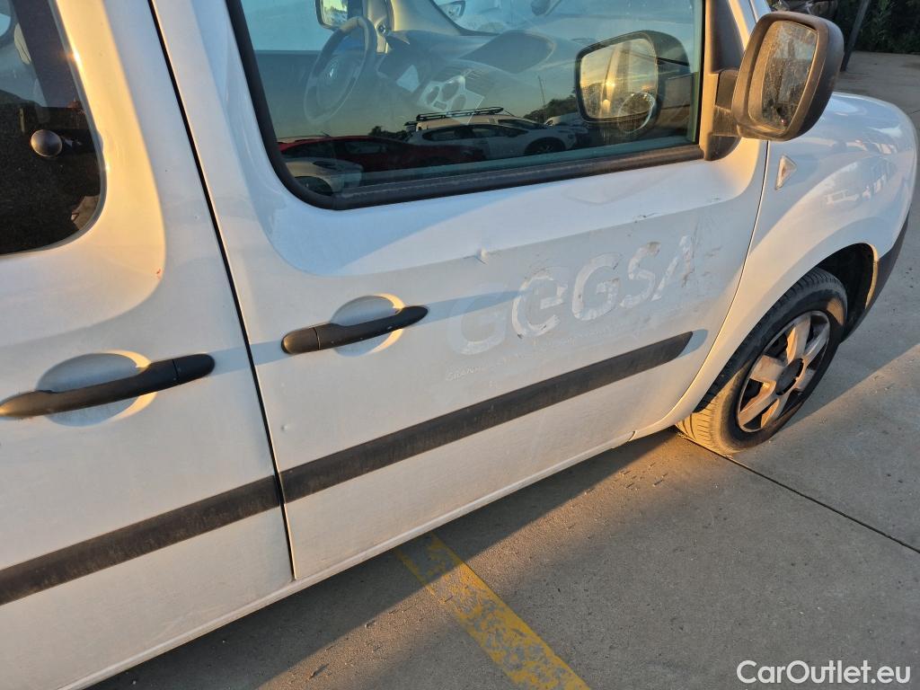  Renault  Kangoo RENAULT  COMBI VU 4p 2G combi C/Profesional 2011 dCi 90 E5 (RCI) #40