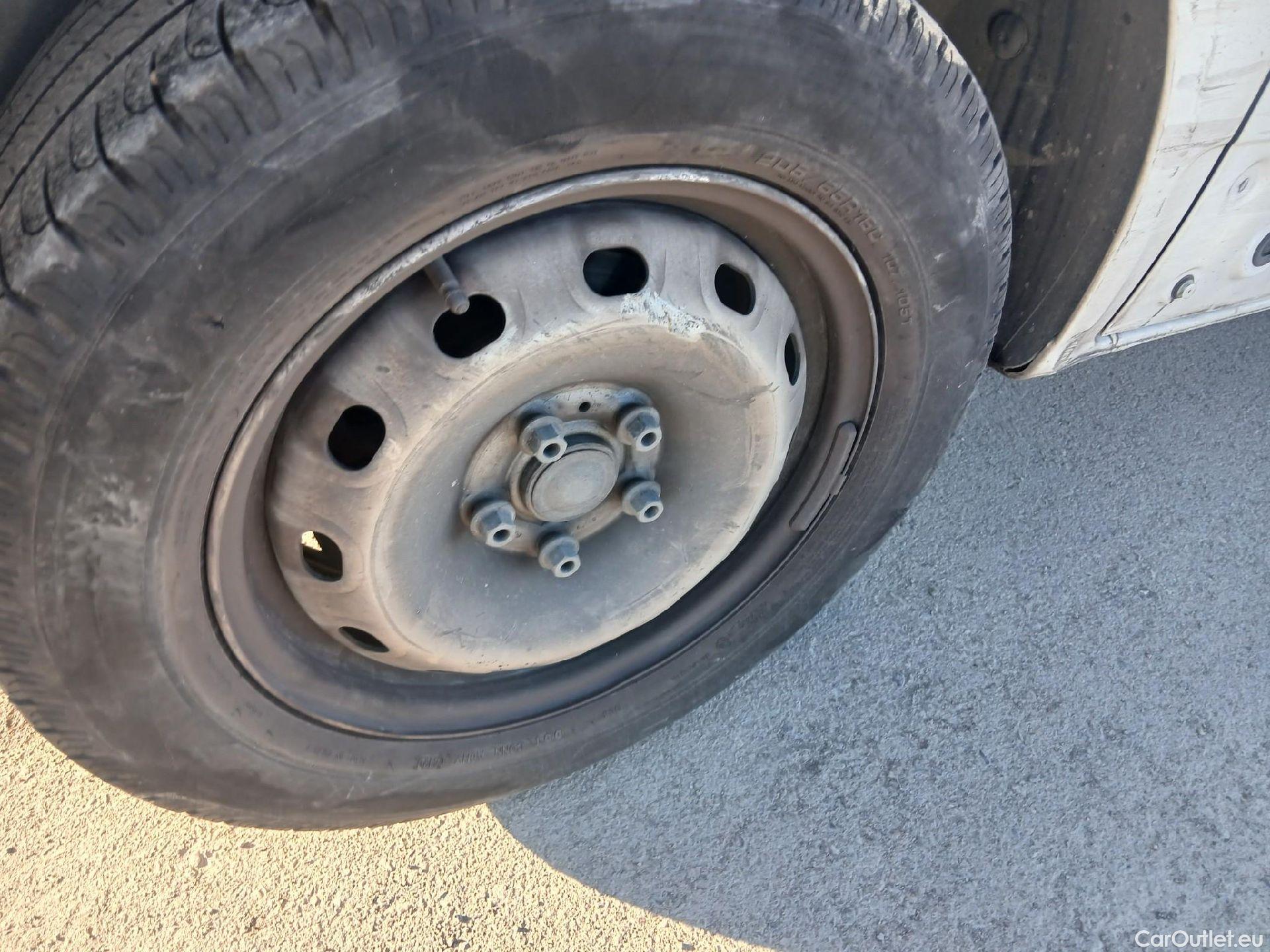  Renault  Trafic RENAULT  / 2019 / 4P / furgón Furgón 27 L1H1 Energy BluedCi 88 kW (AC) #39