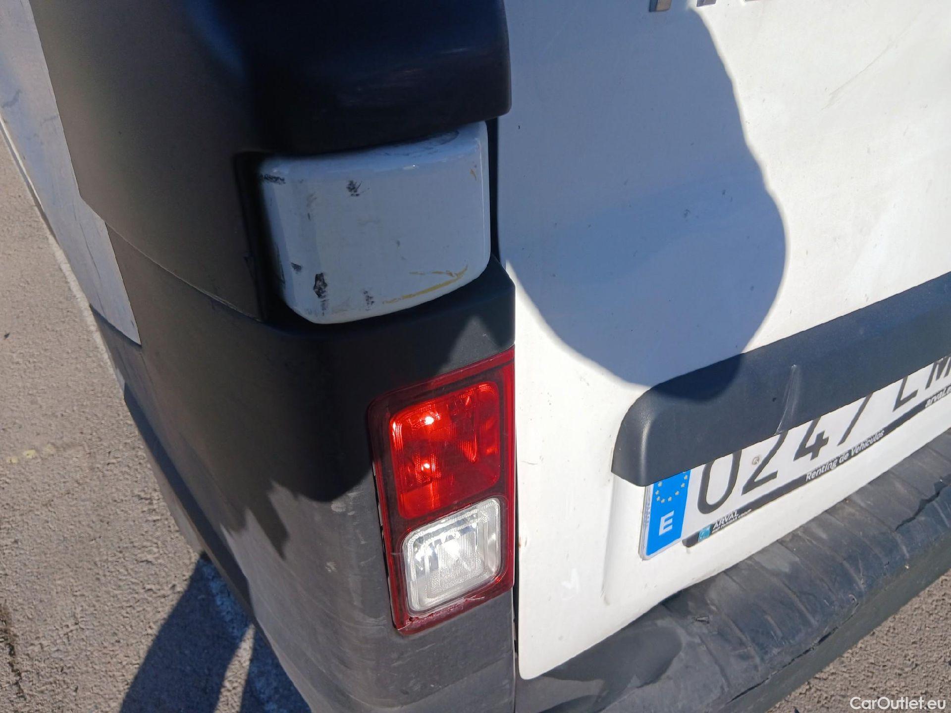  Renault  Trafic RENAULT  / 2019 / 4P / furgón Furgón 27 L1H1 Energy BluedCi 88 kW (AC) #26