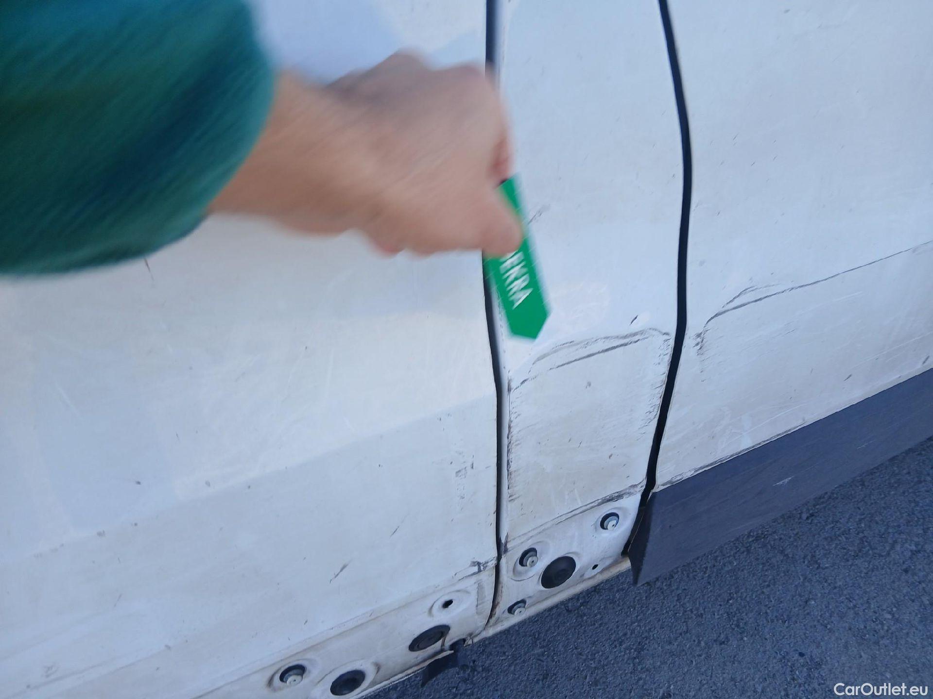  Renault  Trafic RENAULT  / 2019 / 4P / furgón Furgón 27 L1H1 Energy BluedCi 88 kW (AC) #46