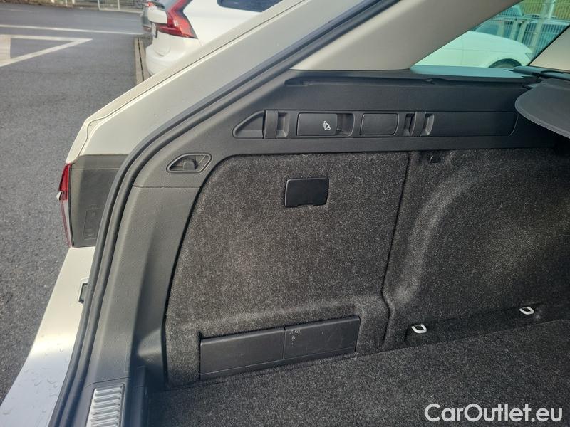  Skoda  Superb  Combi (3V5)(2015) Su.com.2.0TDI 147 4x4 L&K Aut #12