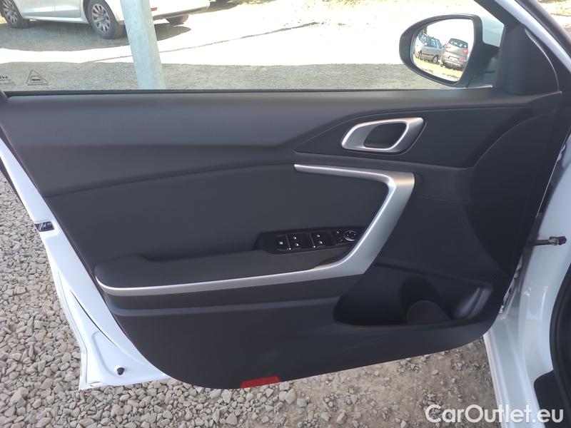  KIA  Cee'd Ceed Sportswagon (2018->) Ceed SW 1.5 T-GDI 118 Top #17