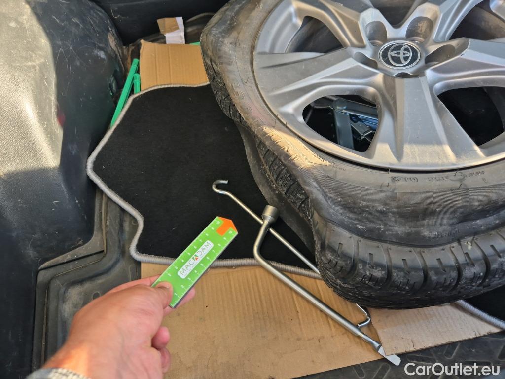  Toyota  RAV4 TOYOTA  / 2018 / 5P / todoterreno 2.5l 220H Business 4WD #11