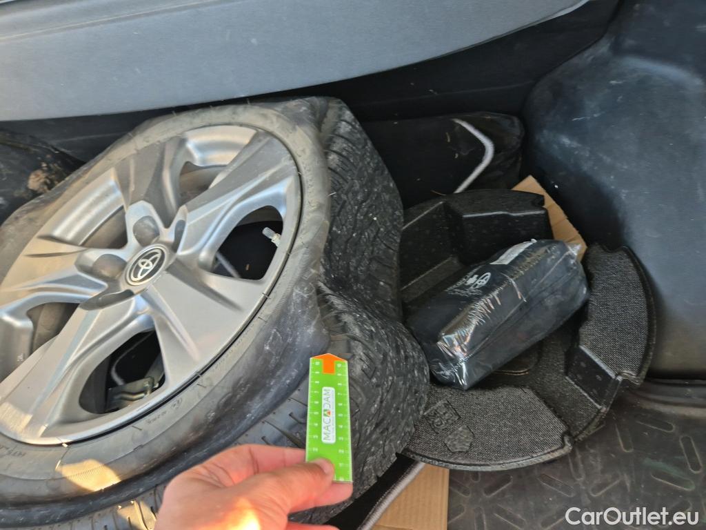  Toyota  RAV4 TOYOTA  / 2018 / 5P / todoterreno 2.5l 220H Business 4WD #12