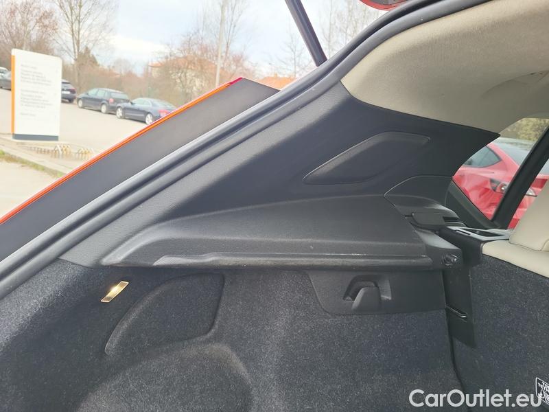  Volvo  XC 40  (2017->) XC40 T5 Momentum AWD AT #17