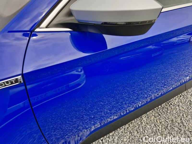  Skoda  Superb  Combi (3V5)(2015) Su.c.2.0TDI 147 Scout 4x4 Aut #3