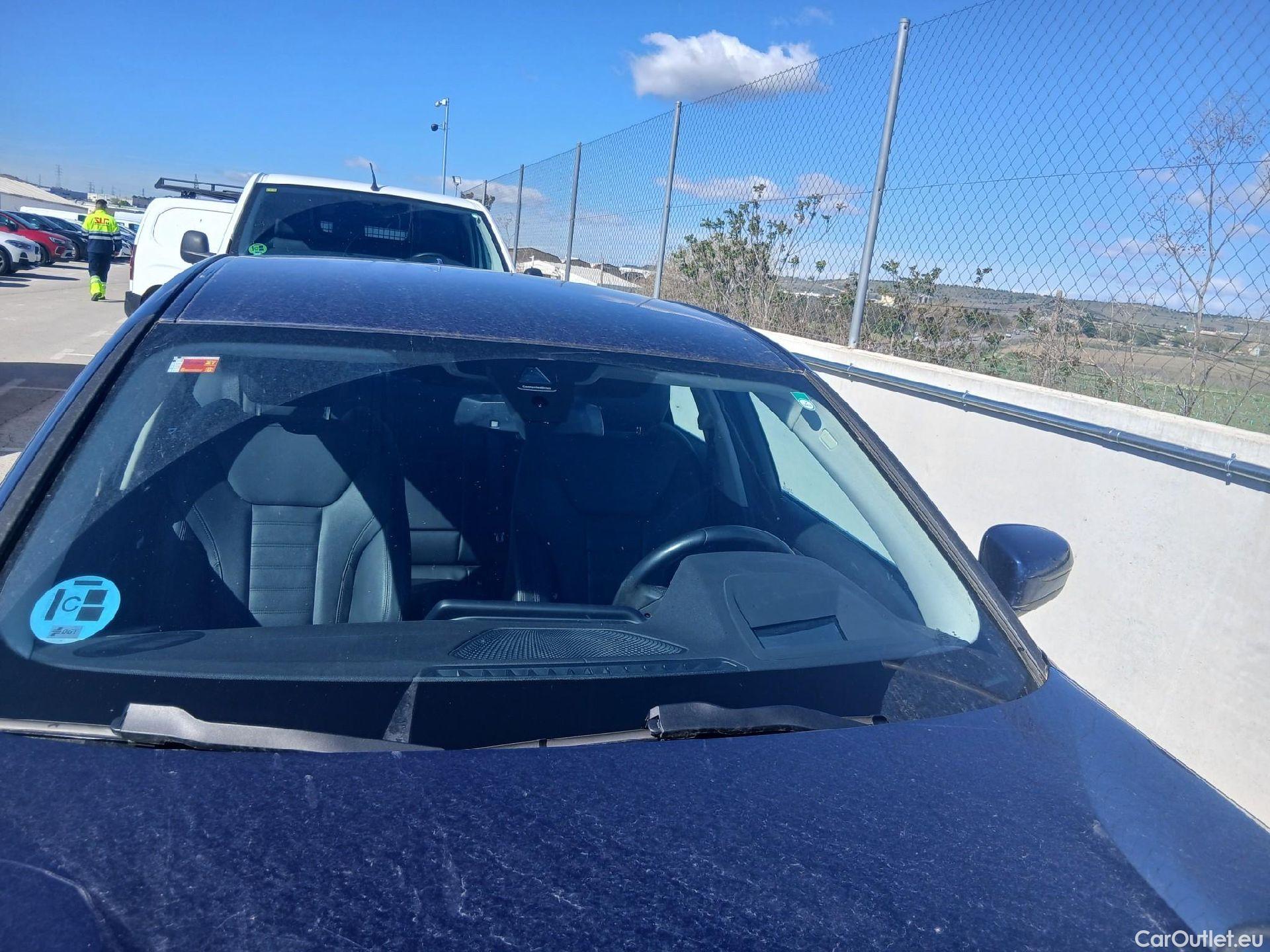  Bmw  Serie 3 BMW  / 2018 / 4P / sedán 320d xDrive Auto. #7