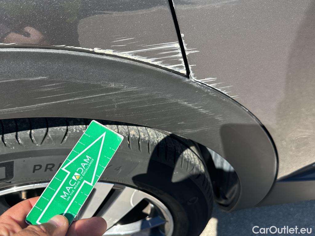  Peugeot  3008 PEUGEOT  Hybrid / 2020 / 5P / todoterreno 225 e-EAT8 Allure (AC2) #26