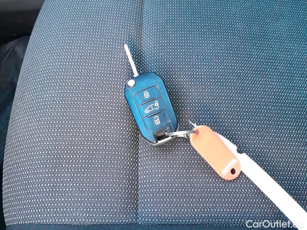  Peugeot  Partner PEUGEOT  / 2018 / 4P / furgón derivado de turismo Premium Standard 600kg BlueHDi 73kW #2