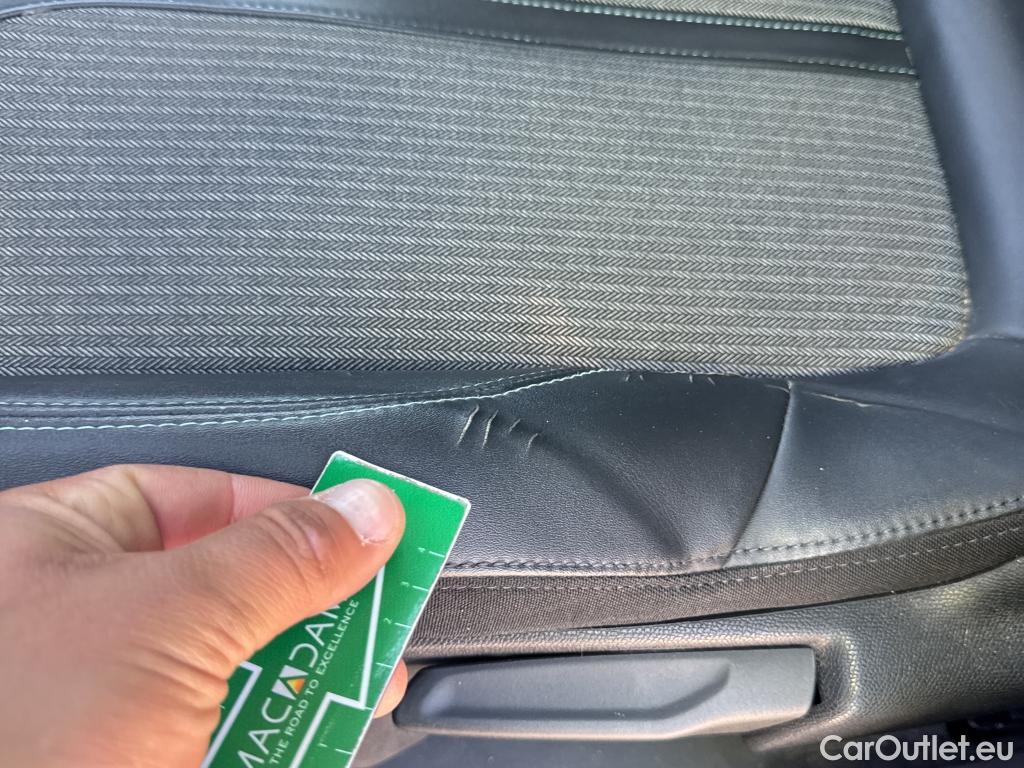  Peugeot  3008 PEUGEOT  Hybrid / 2020 / 5P / todoterreno 225 e-EAT8 Allure (AC2) #19