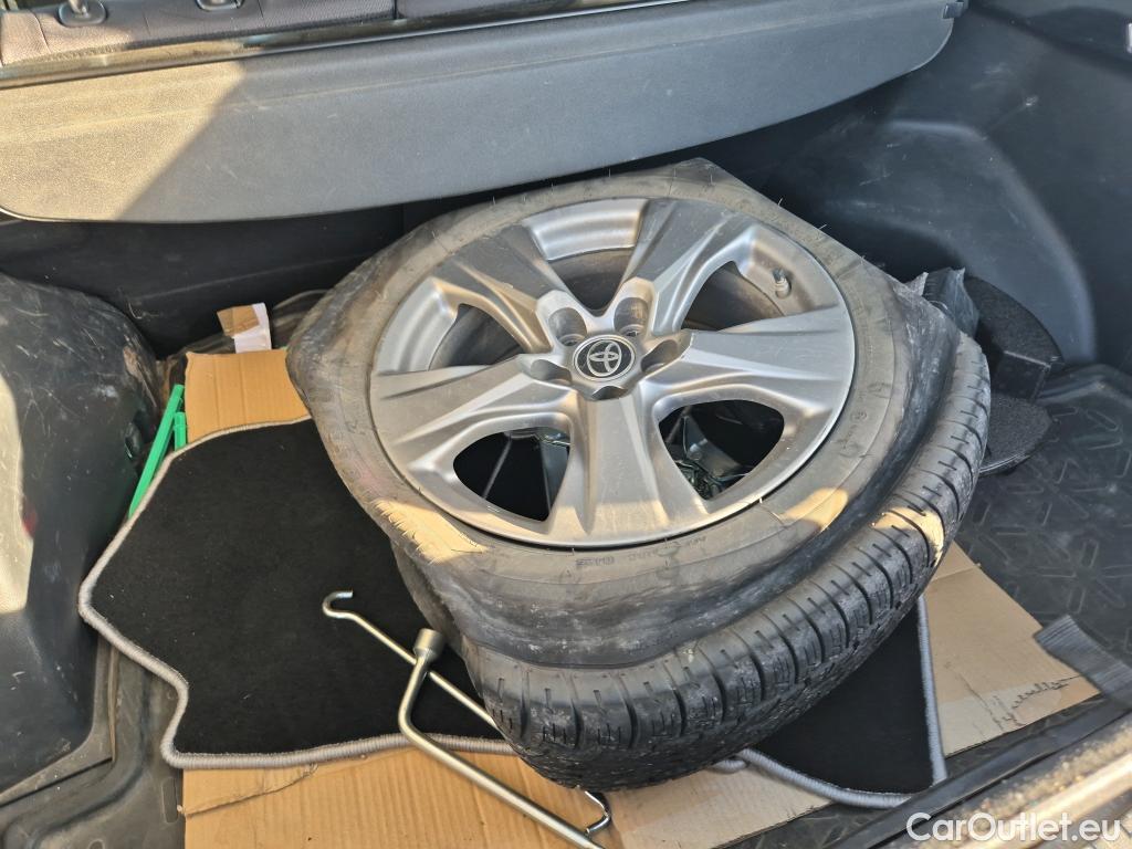  Toyota  RAV4 TOYOTA  / 2018 / 5P / todoterreno 2.5l 220H Business 4WD #10