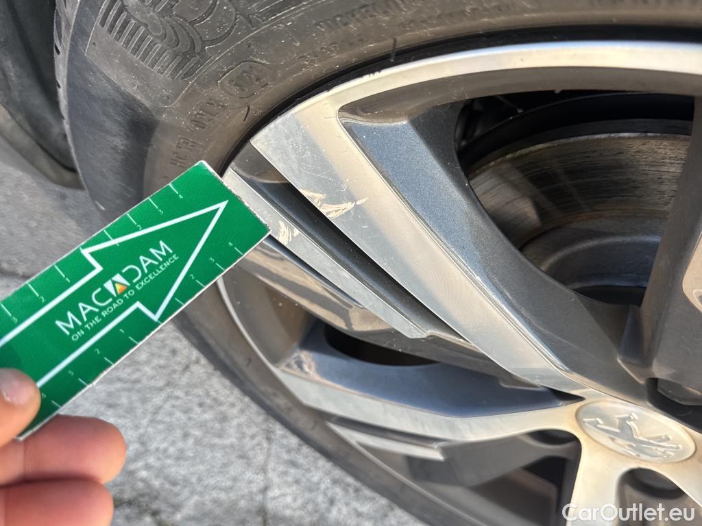  Peugeot  3008 PEUGEOT  Hybrid / 2020 / 5P / todoterreno 225 e-EAT8 Allure (AC2) #4