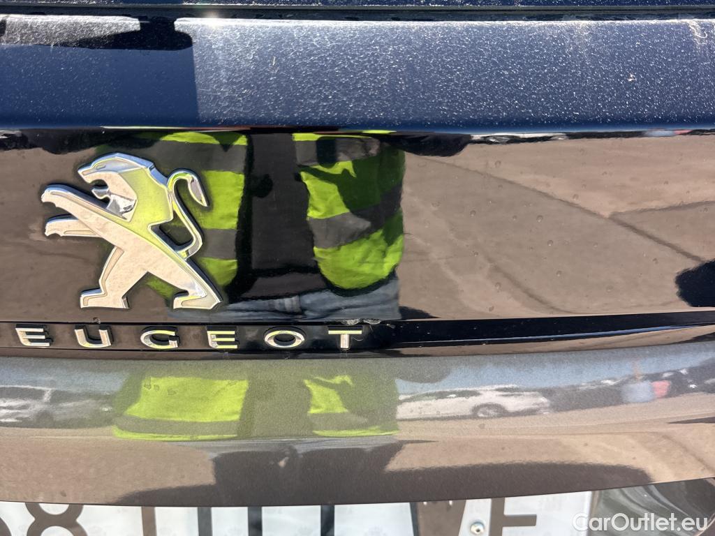  Peugeot  3008 PEUGEOT  Hybrid / 2020 / 5P / todoterreno 225 e-EAT8 Allure (AC2) #29